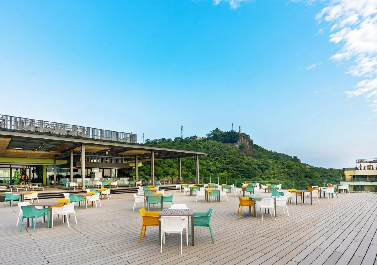 Lounge or bar in Flamingo Cát Bà Resort Managed by Flamingo Hotels & Resorts