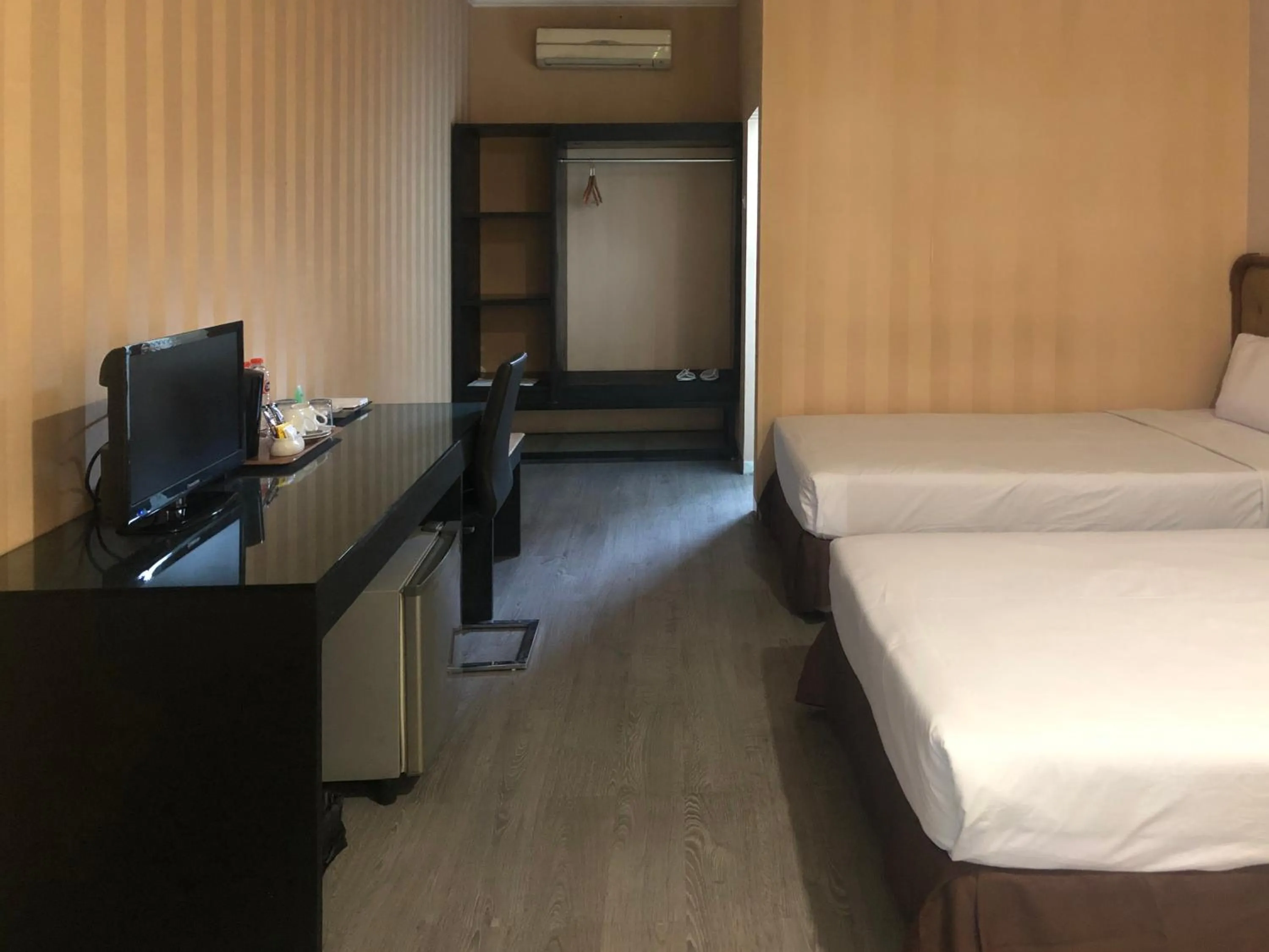 Floor plan, Bed in Hotel Sinar 3