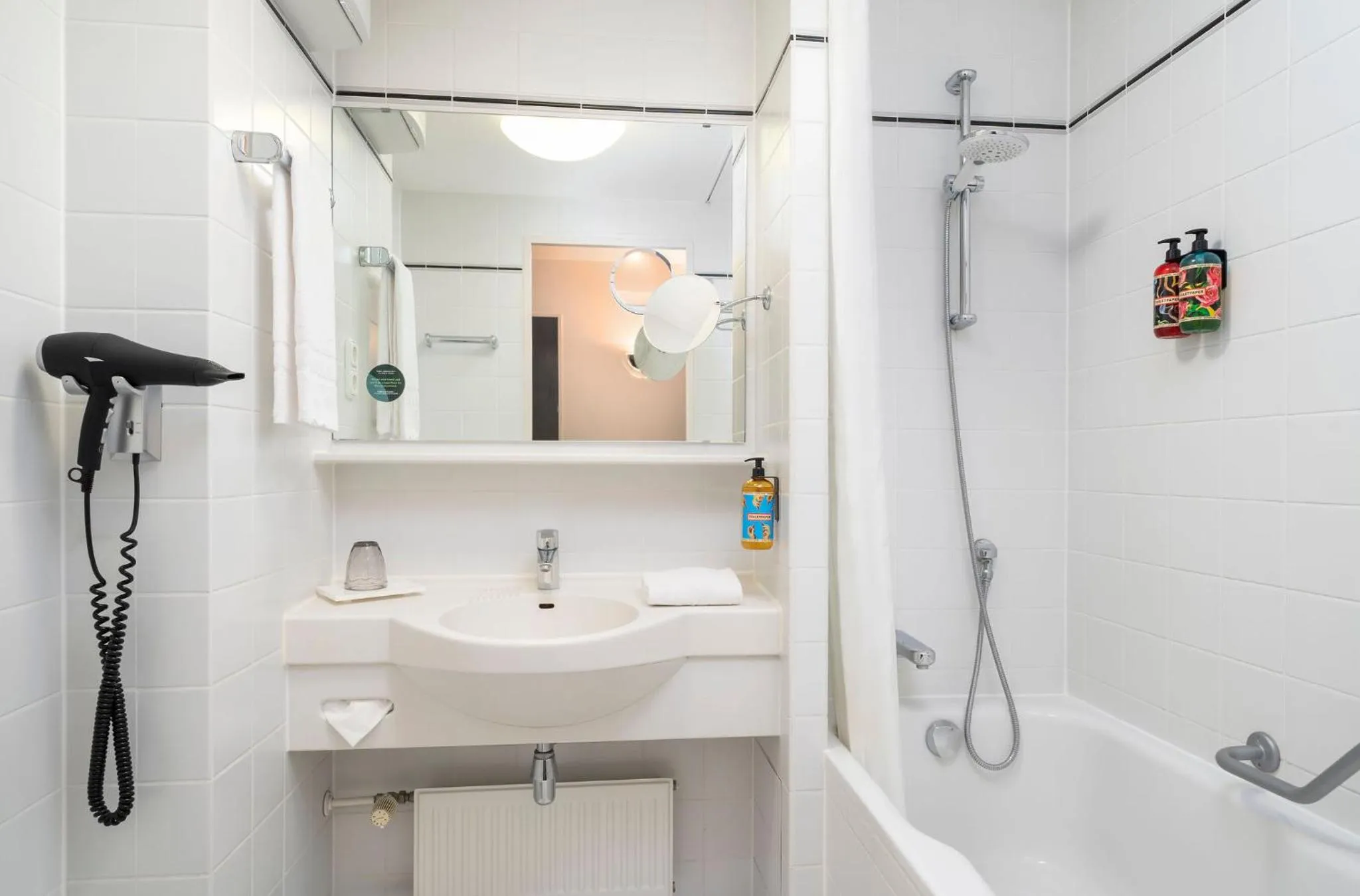 Bathroom in Hotel Klösterle Nördlingen - in Kürze elaya hotel kloesterle noerdlingen