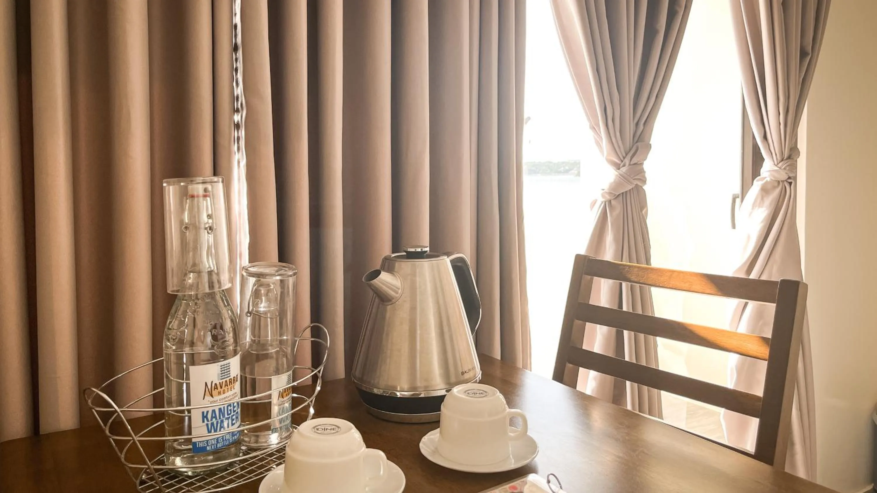 Coffee/tea facilities in Navarro Hotel