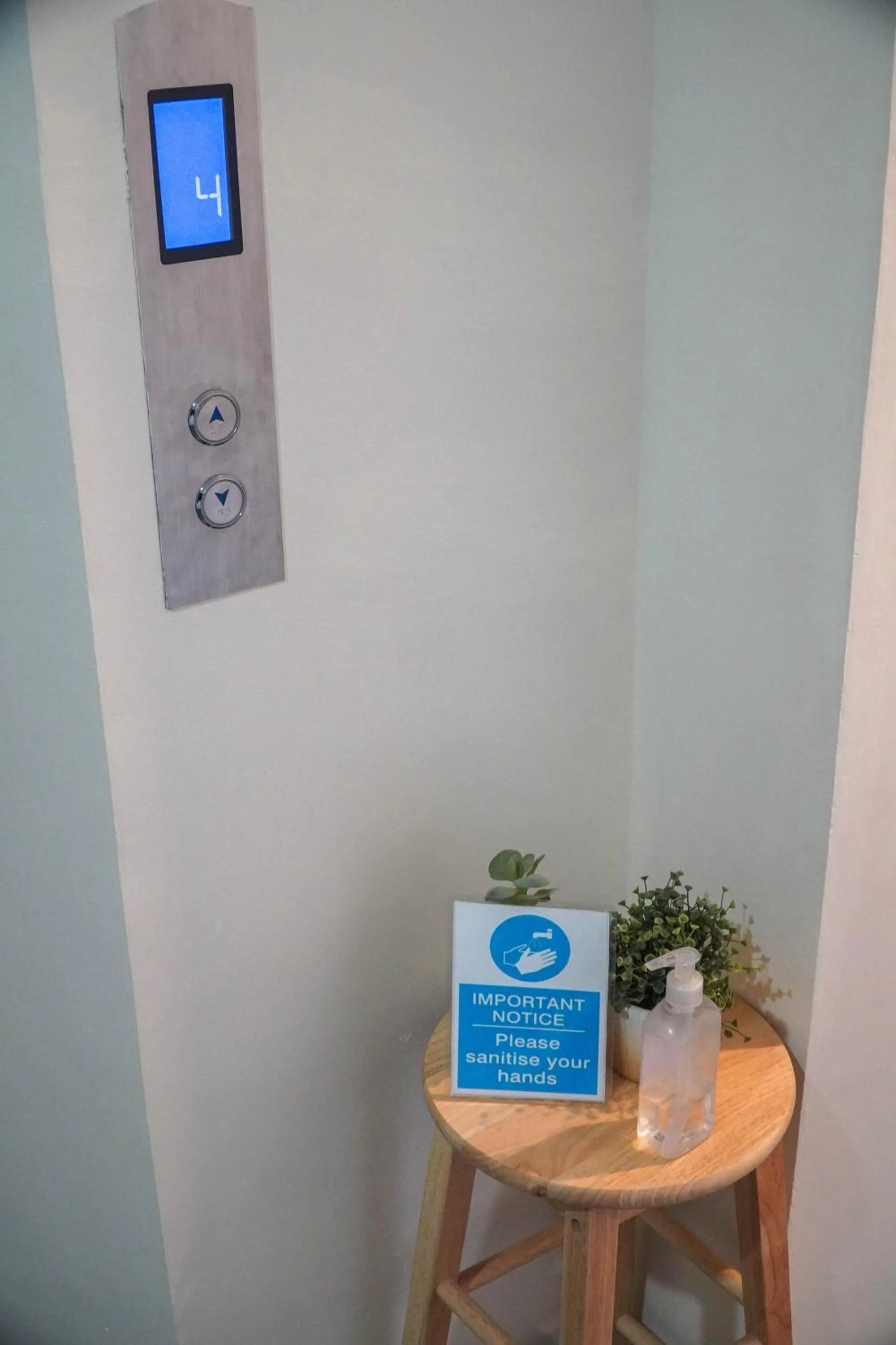 elevator in Navarro Hotel