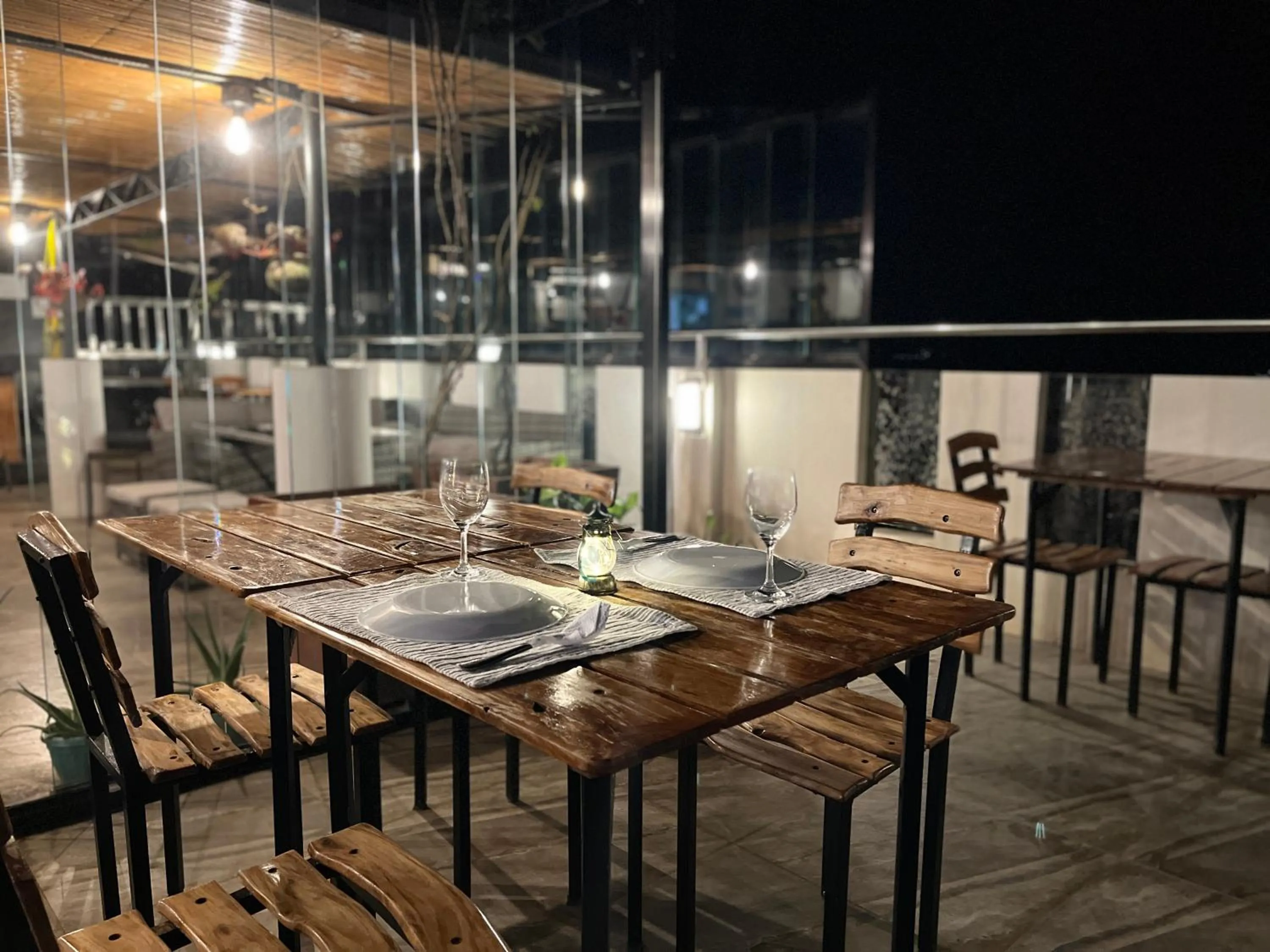 Restaurant/places to eat in Navarro Hotel