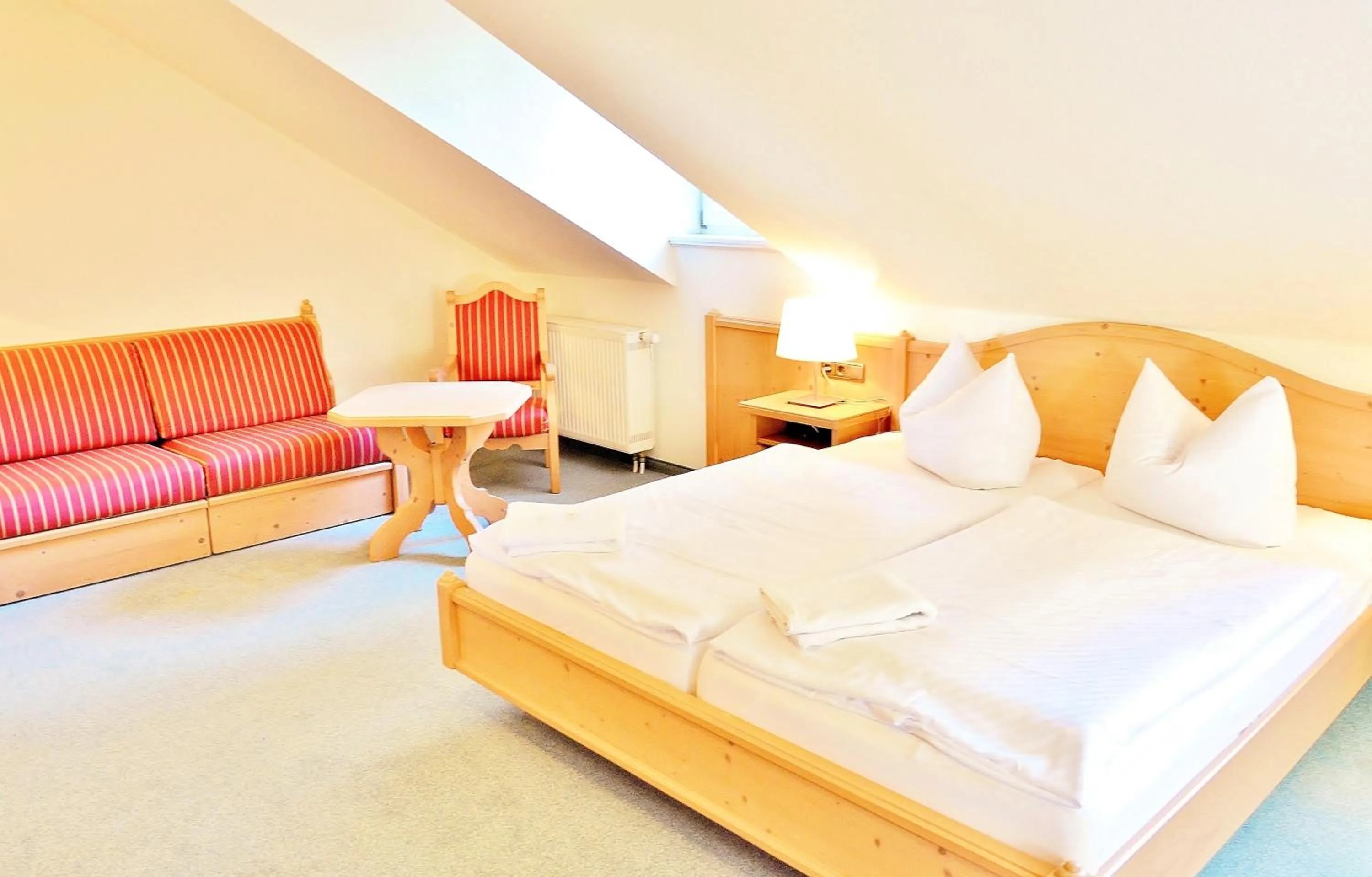 Bedroom, Bed in Hotel Alttolkewitzer Hof