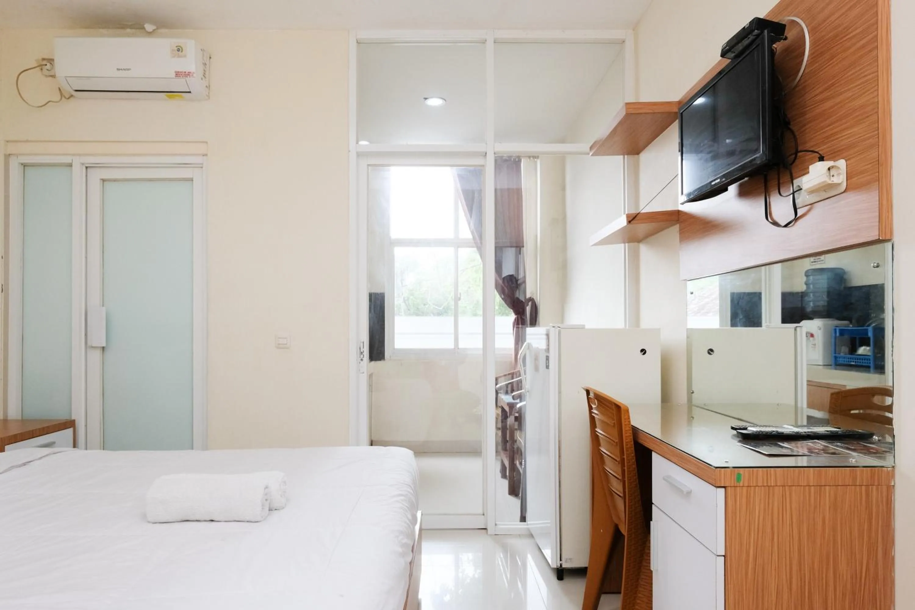 Bedroom, Bed in Urbanview Hotel DHelomi Homestay near UPN Veteran