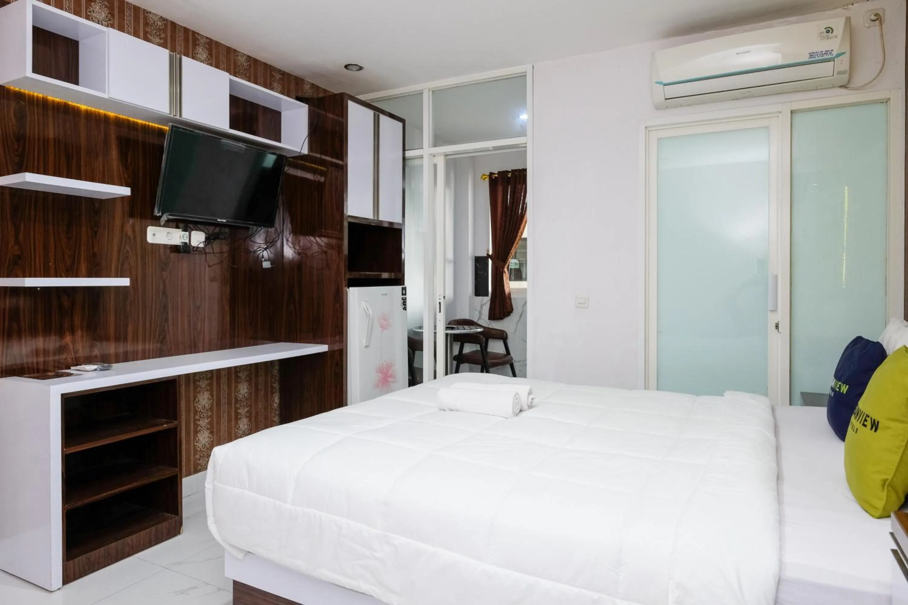 Bedroom, Bed in Urbanview Hotel DHelomi Homestay near UPN Veteran