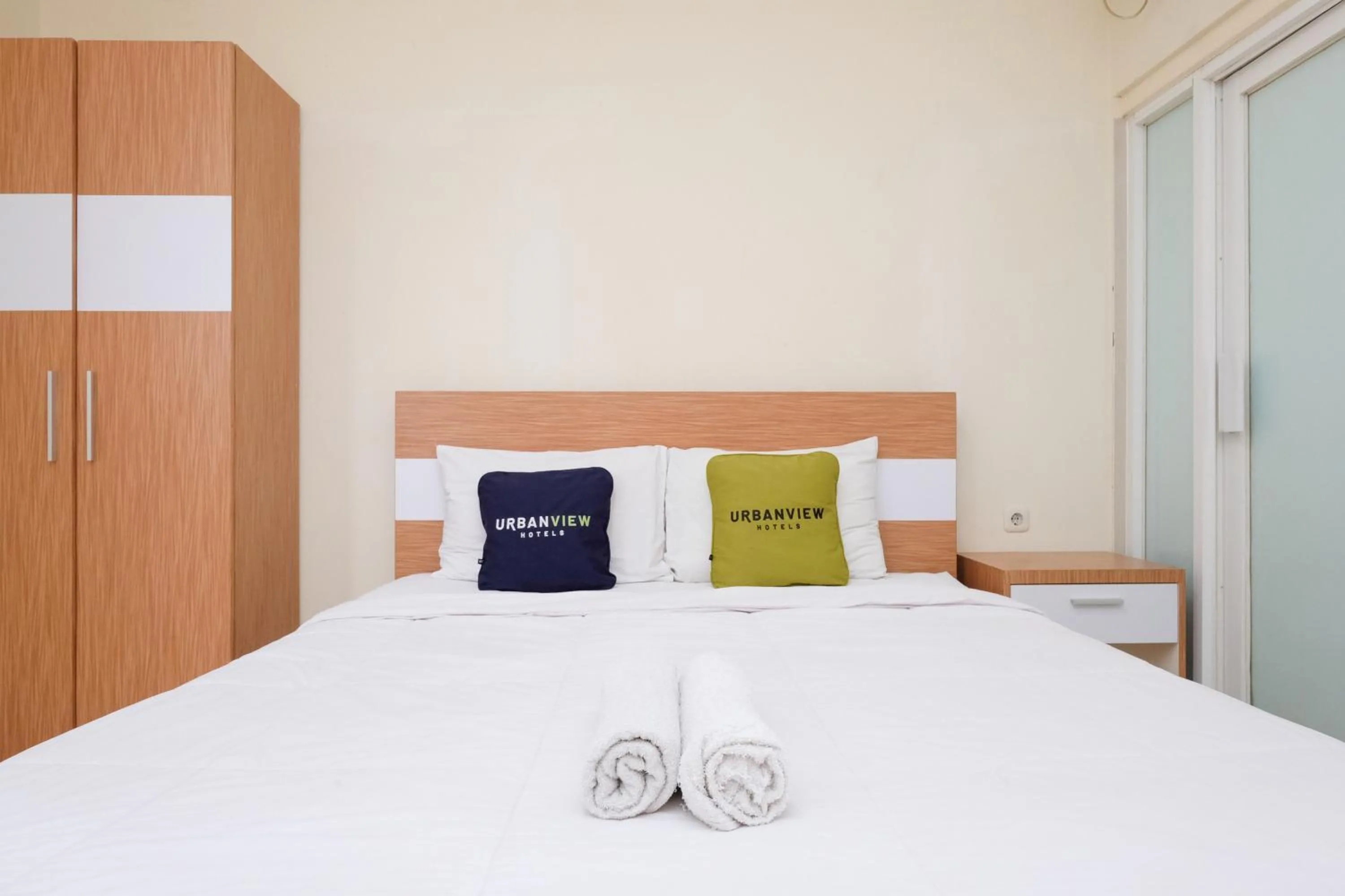 Bedroom, Bed in Urbanview Hotel DHelomi Homestay near UPN Veteran