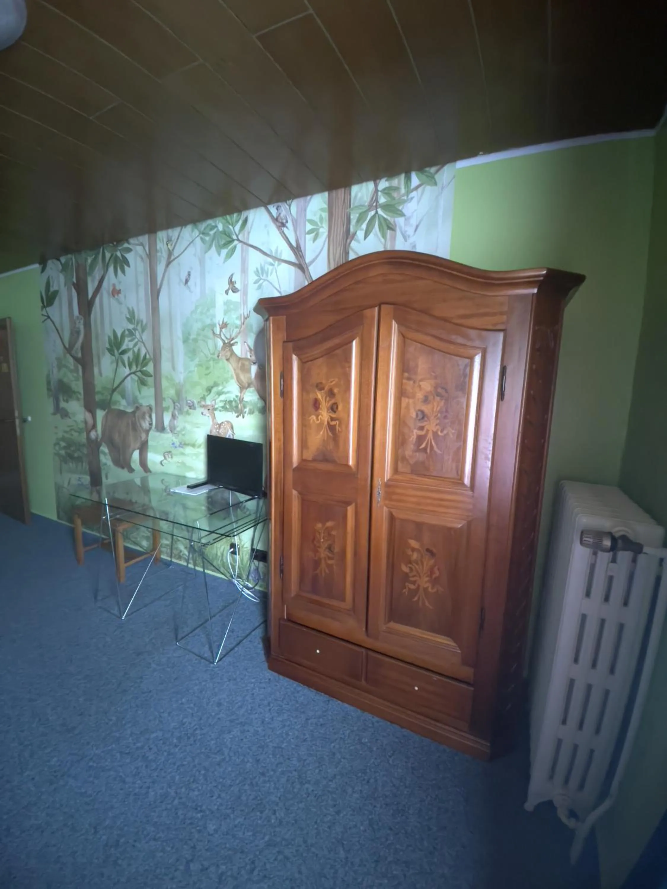 wardrobe in Stadthotel Bartels