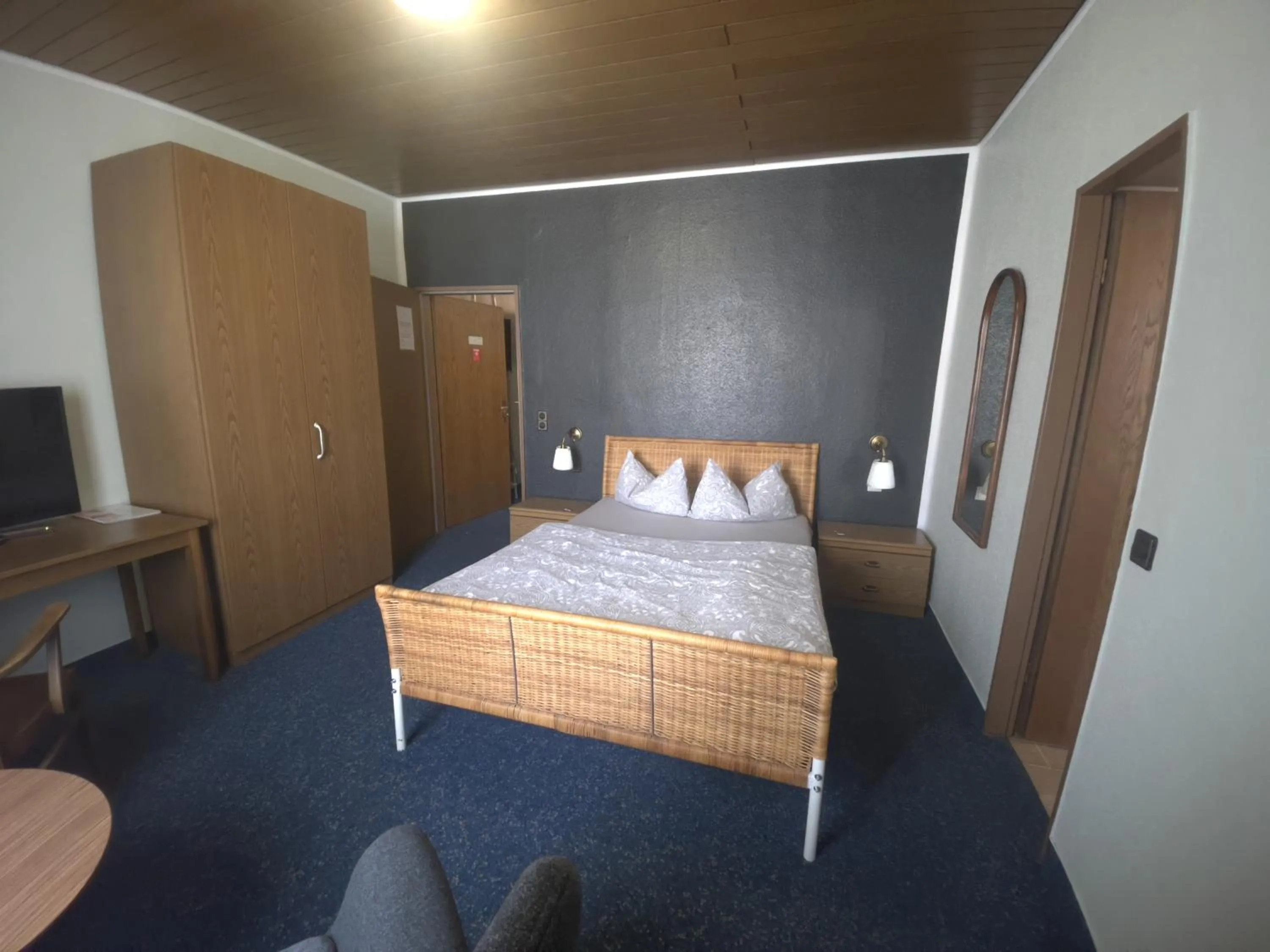 Photo of the whole room, Bed in Stadthotel Bartels