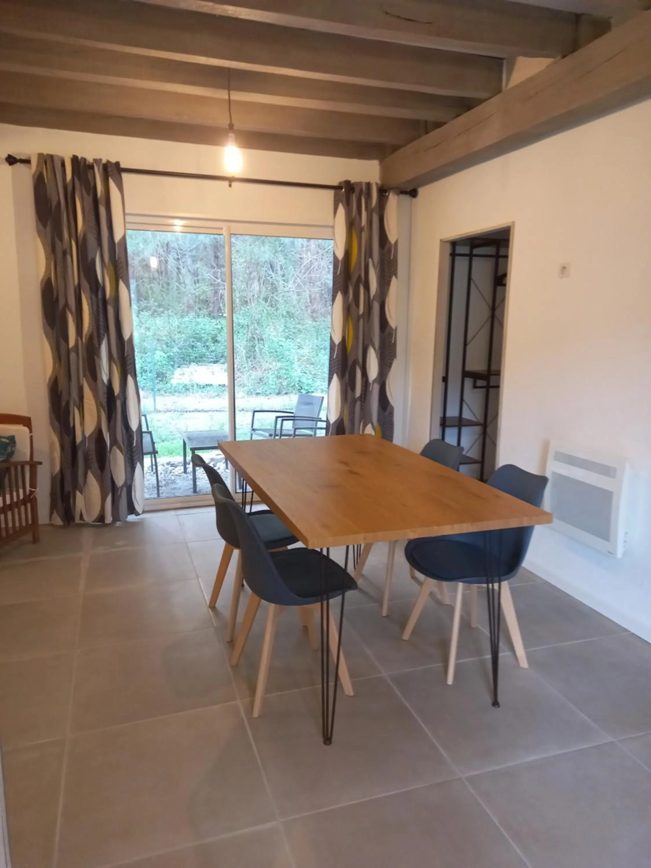 Dining area in Les Eygletières