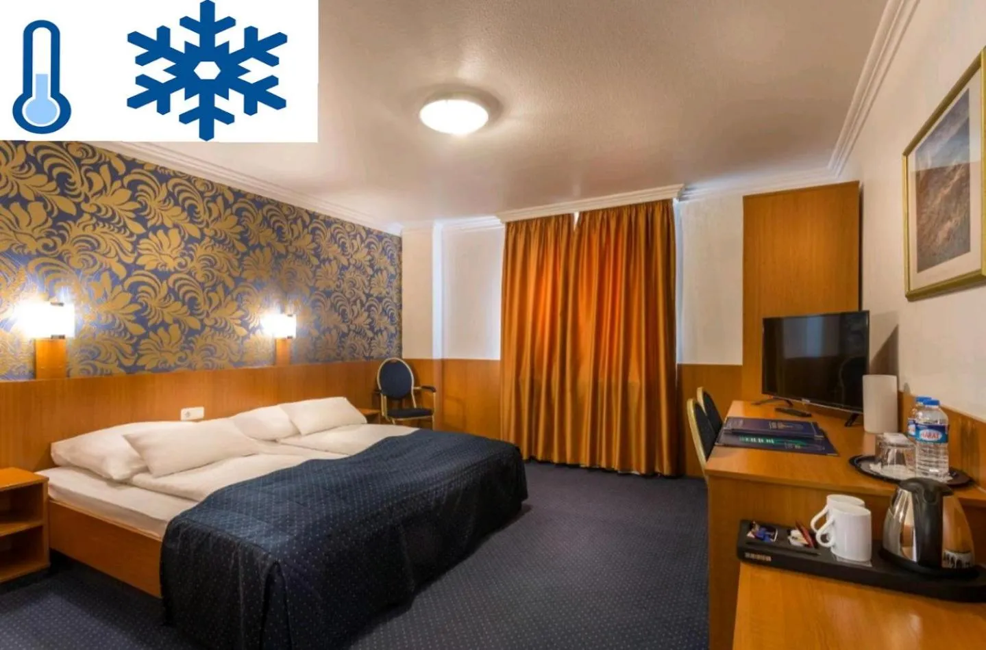 Photo of the whole room, Bed in Hotel ATLANTA Darmstadt