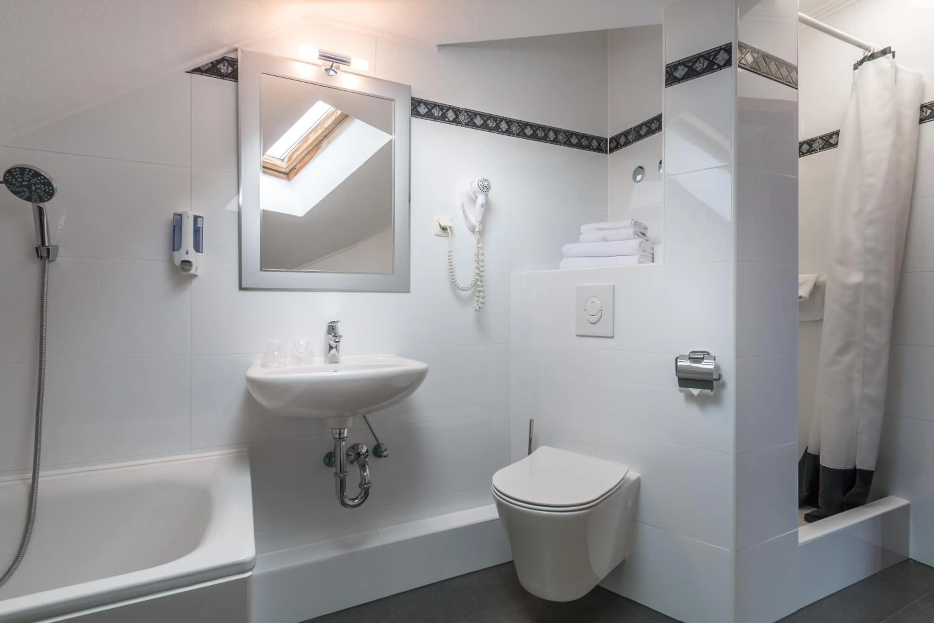 Bathroom in Hotel ATLANTA Darmstadt