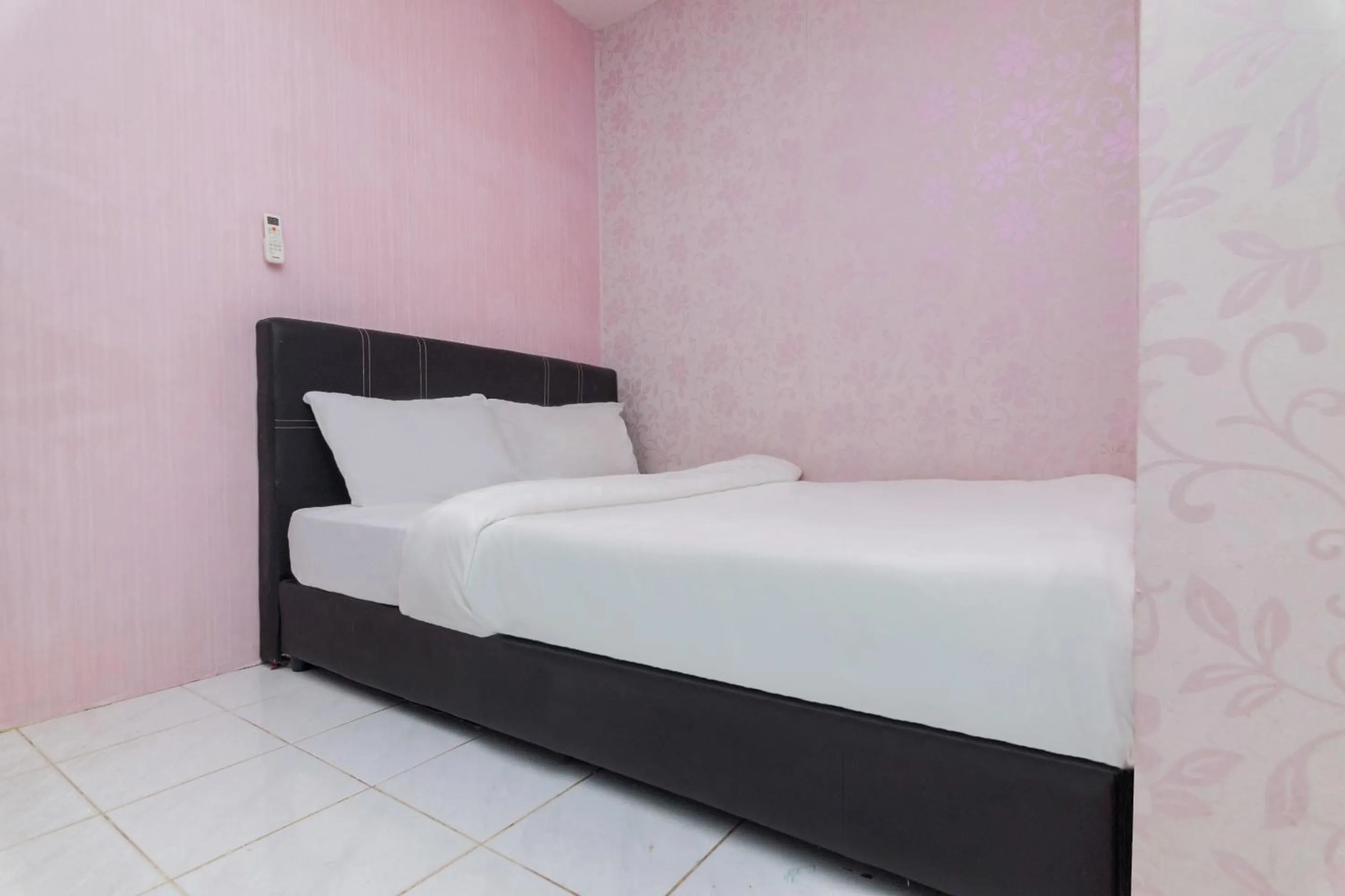 Bedroom, Bed in OYO Life 2466 Galaxy Kost