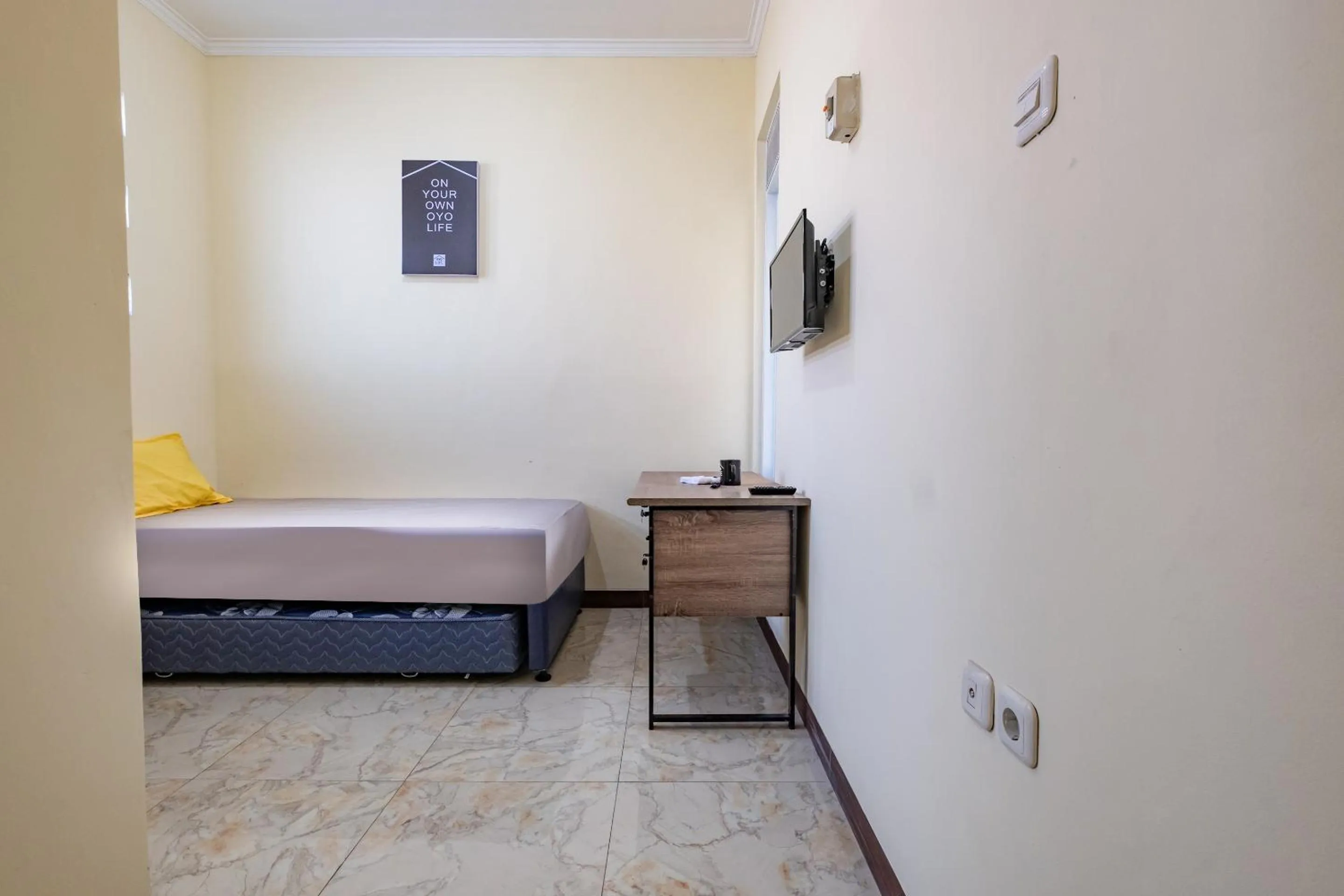 Bedroom, Bed in OYO Life 2216 Griya Jakasetia