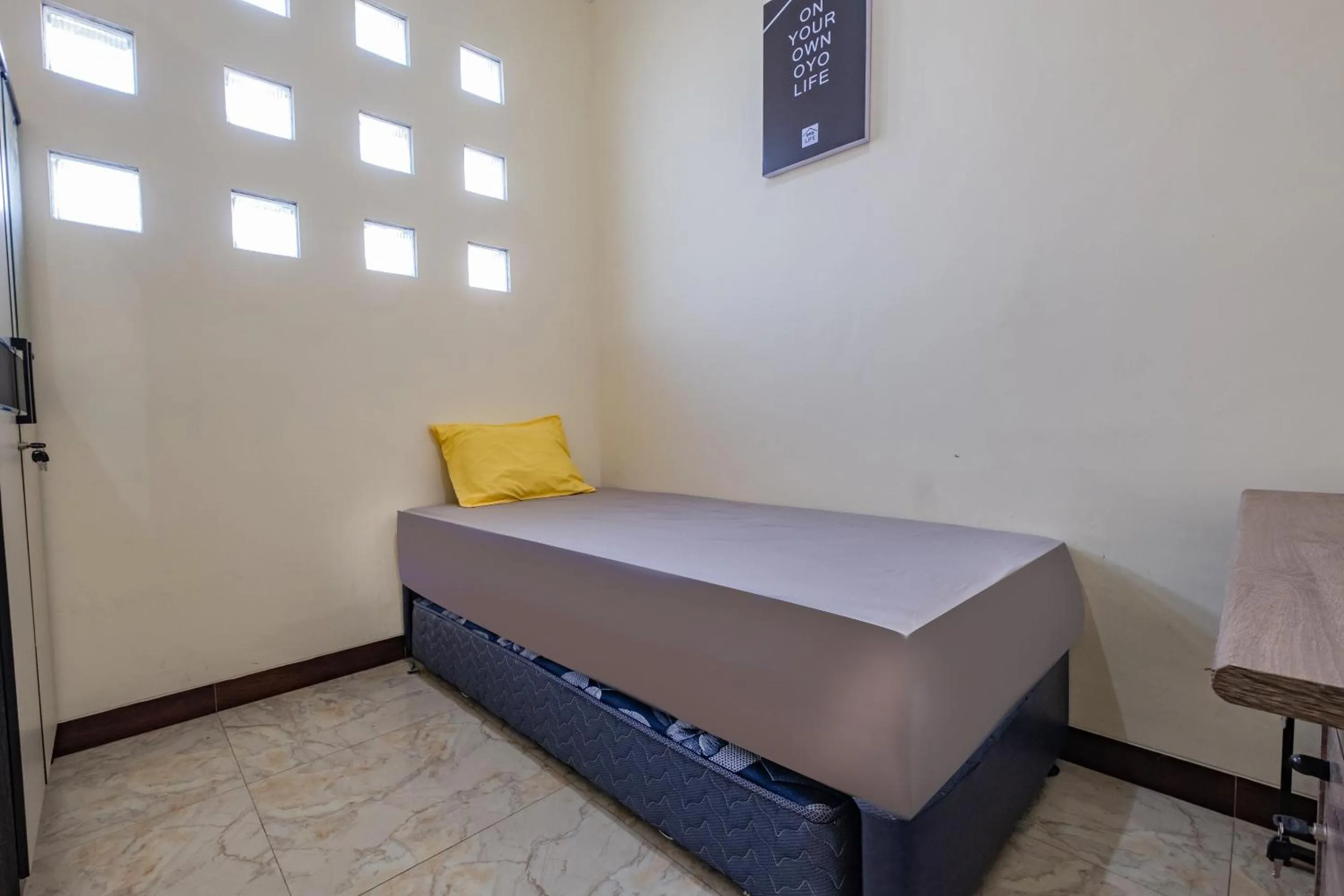 Bedroom, Bed in OYO Life 2216 Griya Jakasetia