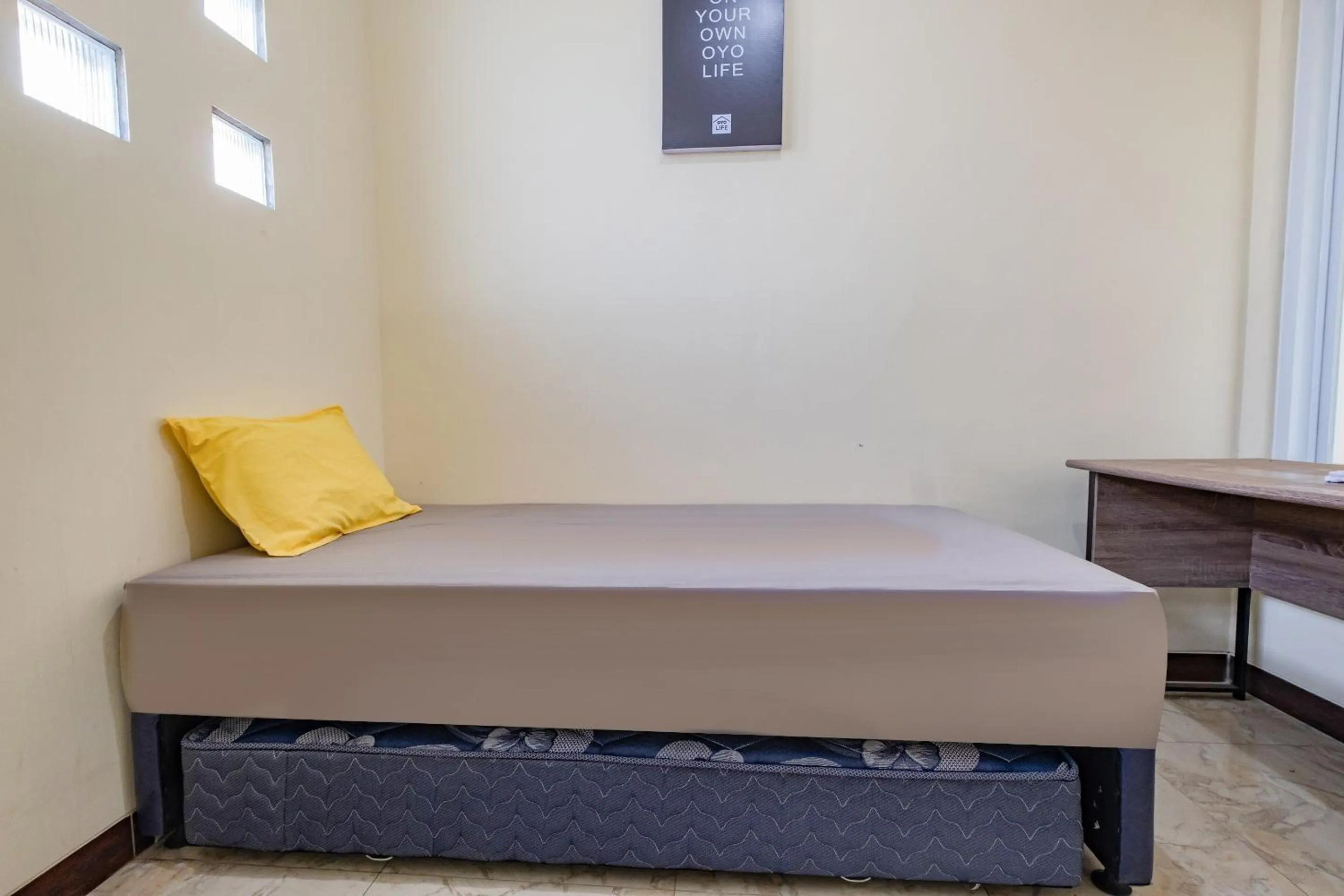 Bedroom, Bed in OYO Life 2216 Griya Jakasetia