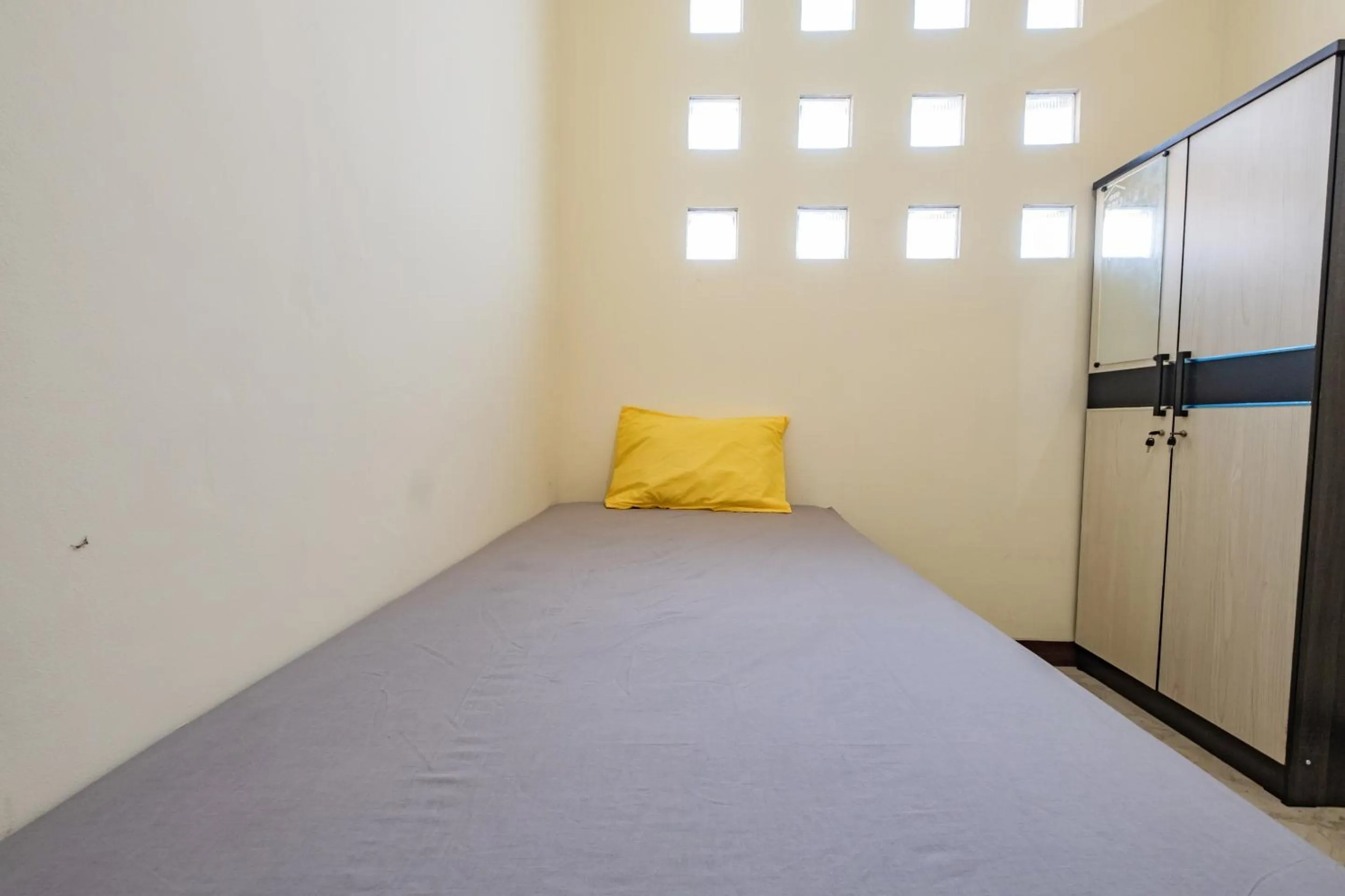 Bedroom, Bed in OYO Life 2216 Griya Jakasetia