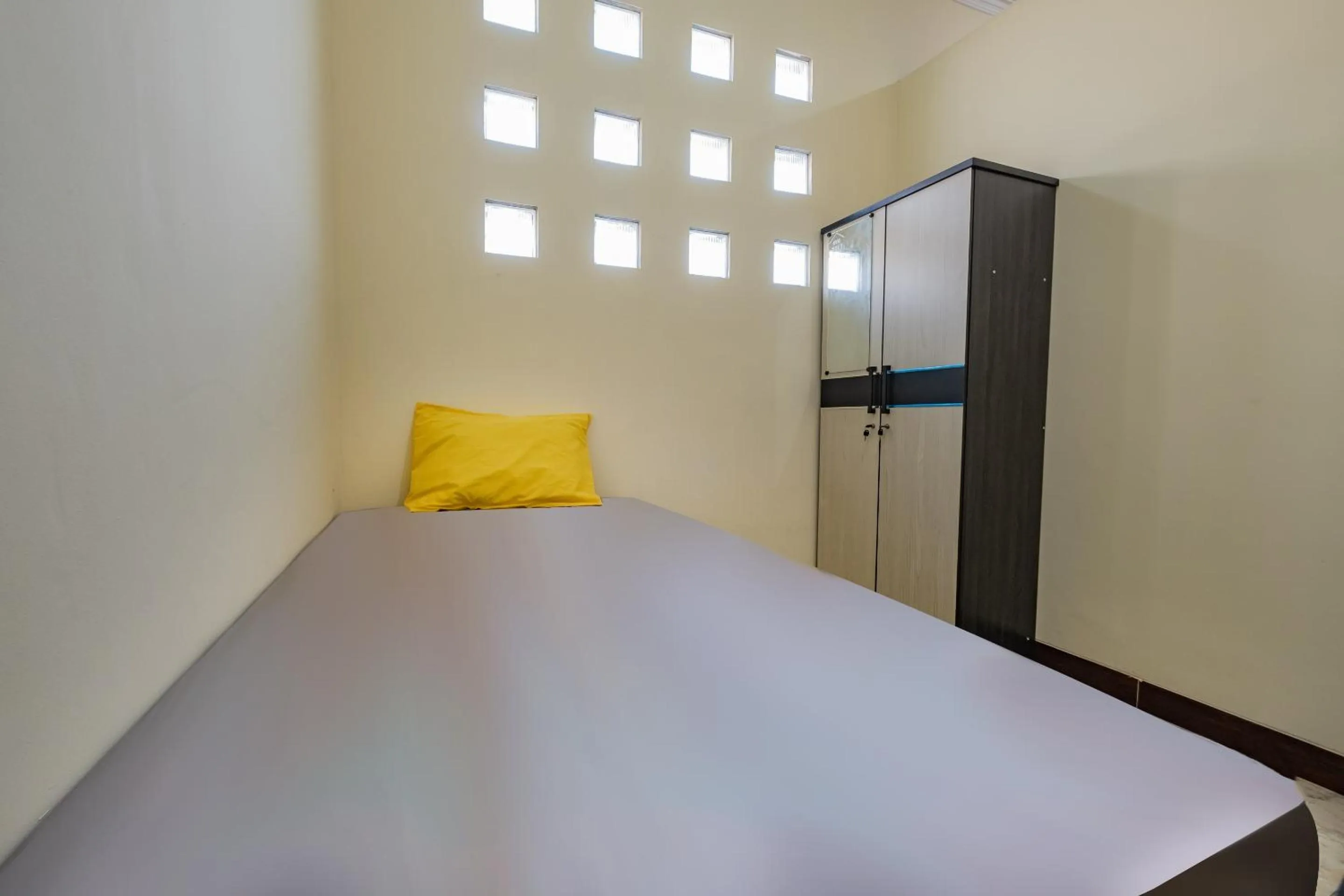 Bedroom, Bed in OYO Life 2216 Griya Jakasetia