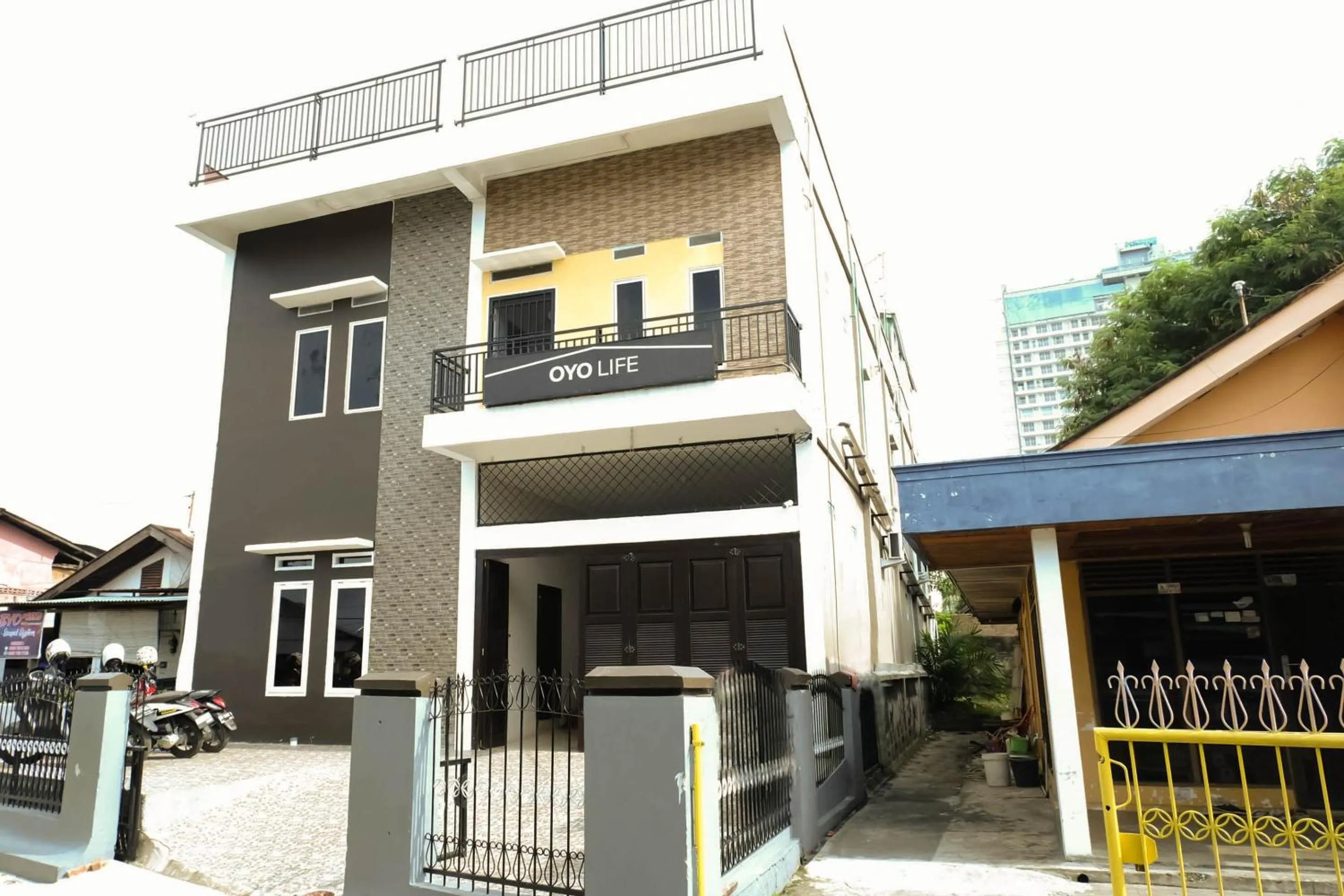 Facade/entrance in OYO Life 2507 Rooftop Homestay