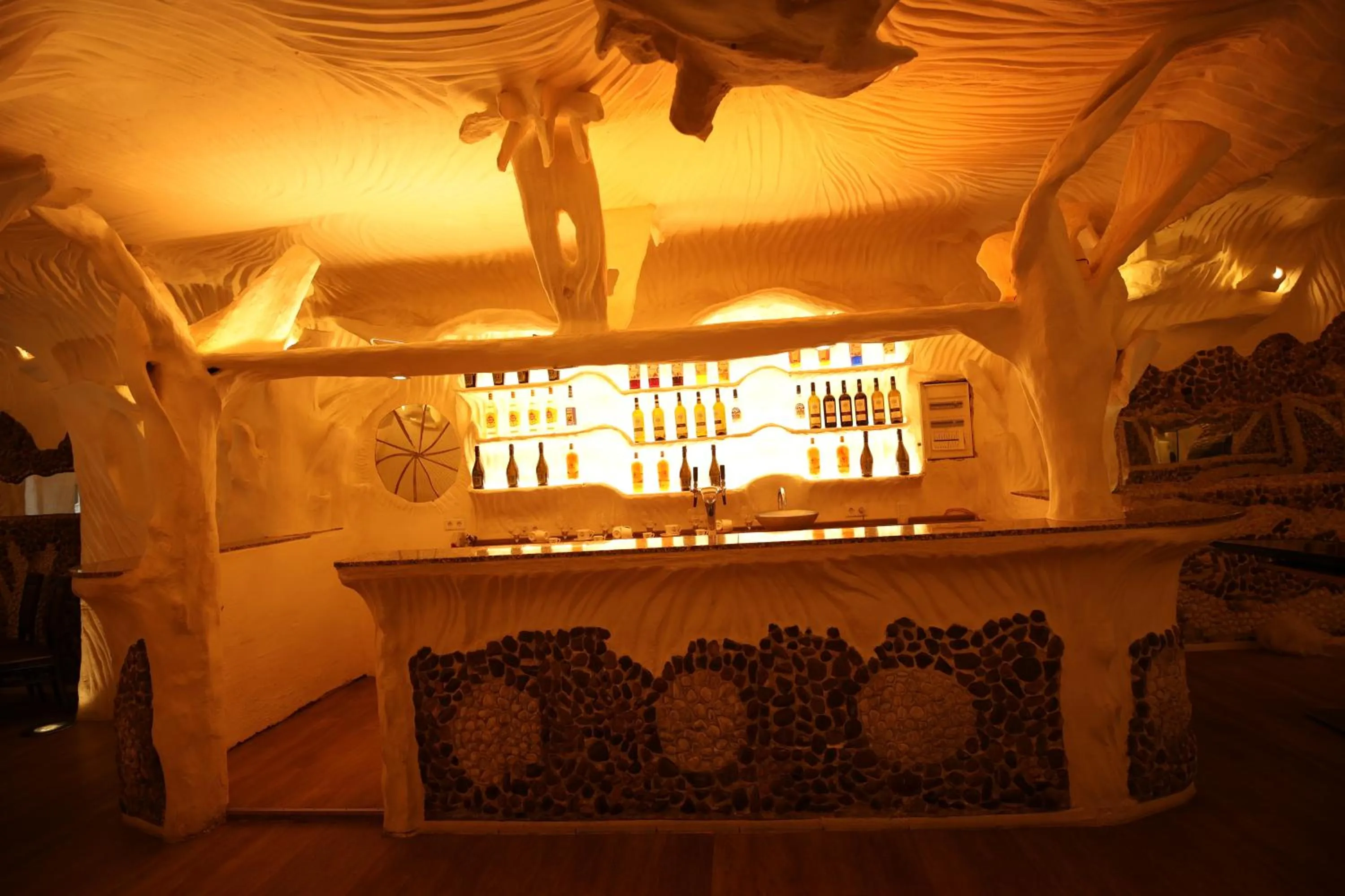 Restaurant/places to eat in Hotel Paris