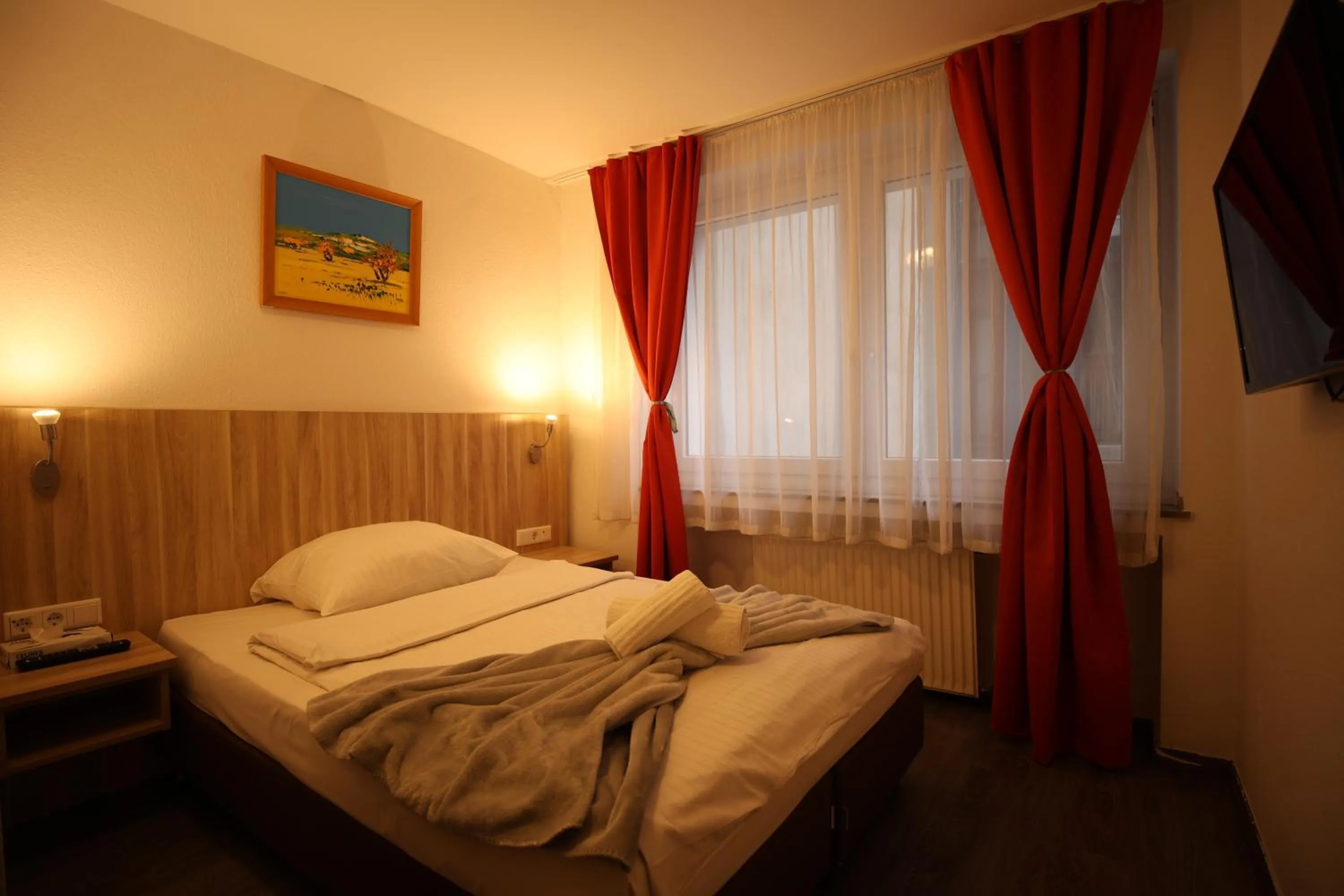 Photo of the whole room, Bed in Hotel Paris