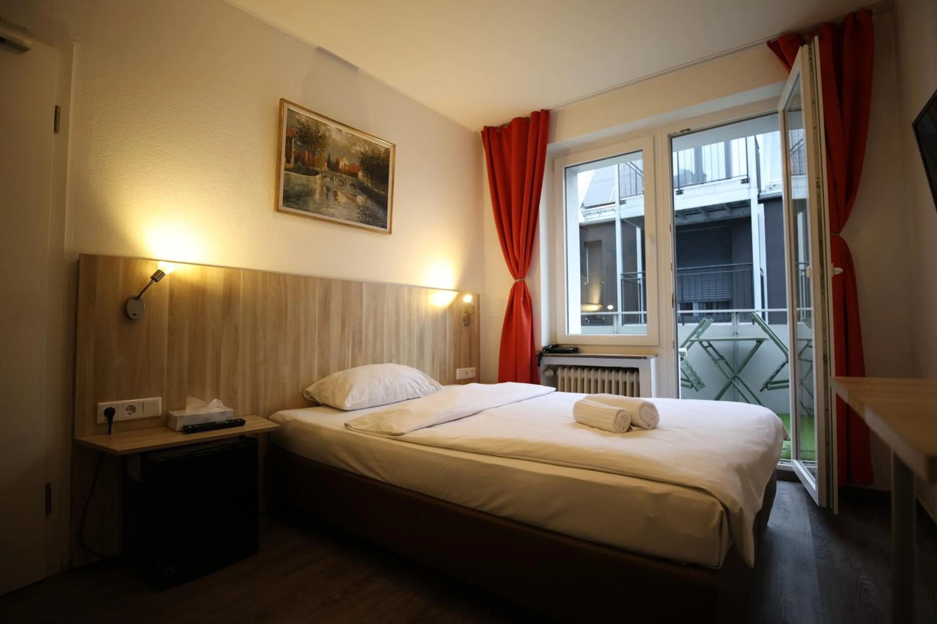 Photo of the whole room, Bed in Hotel Paris