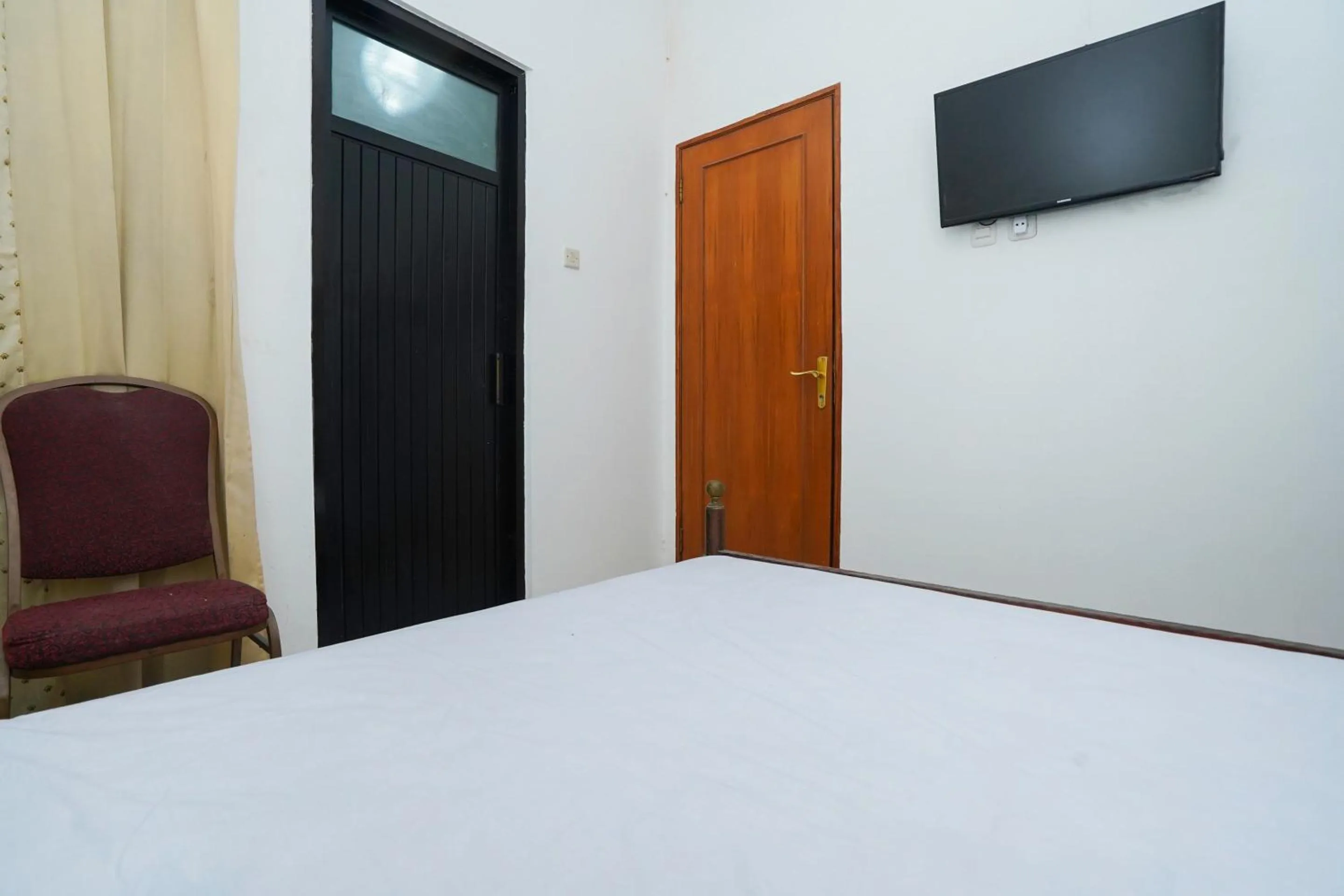 Bedroom, Bed in OYO Life 2498 Kost Putri Purimas 23