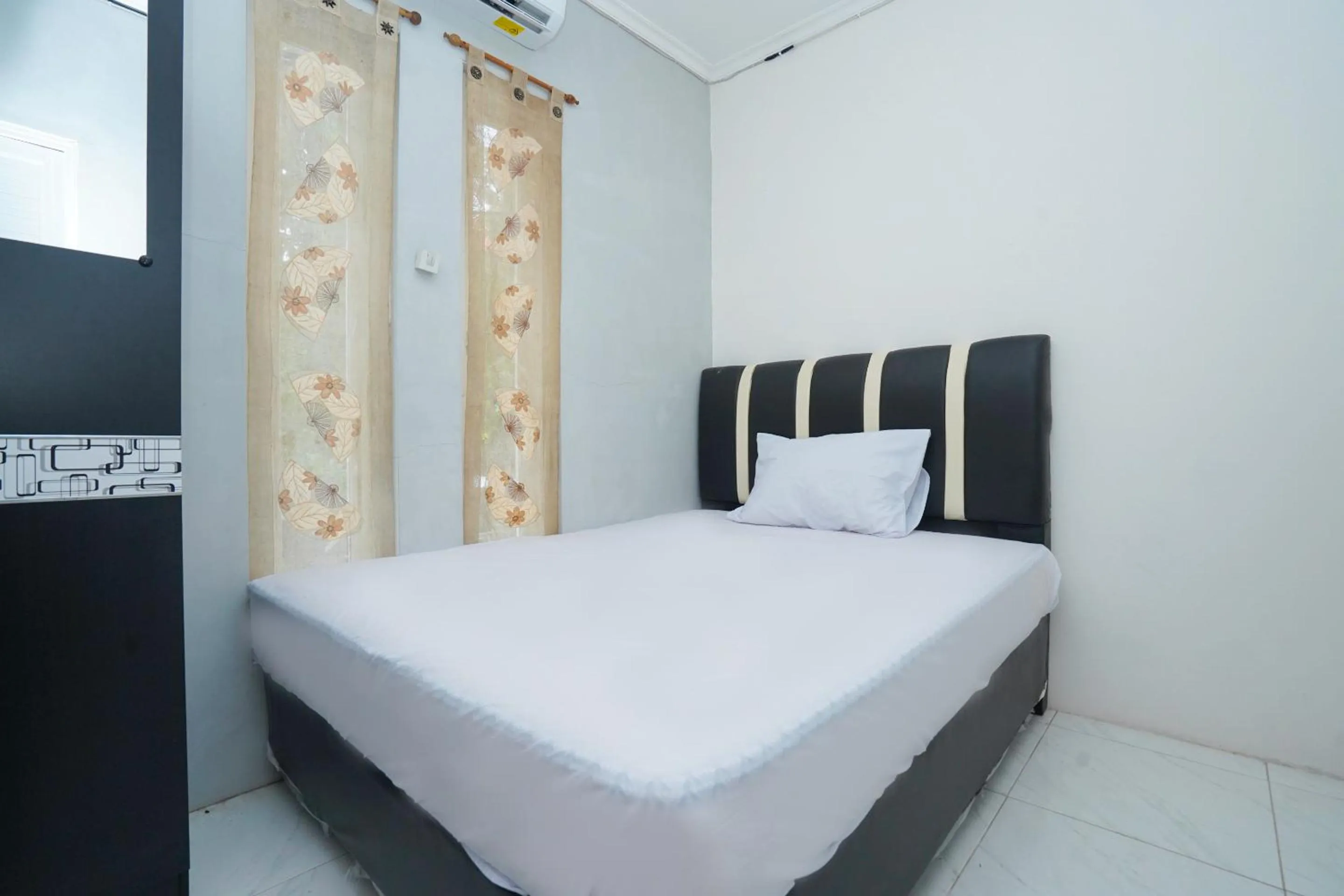 Budget Single Room - single occupancy in OYO Life 2498 Kost Putri Purimas 23
