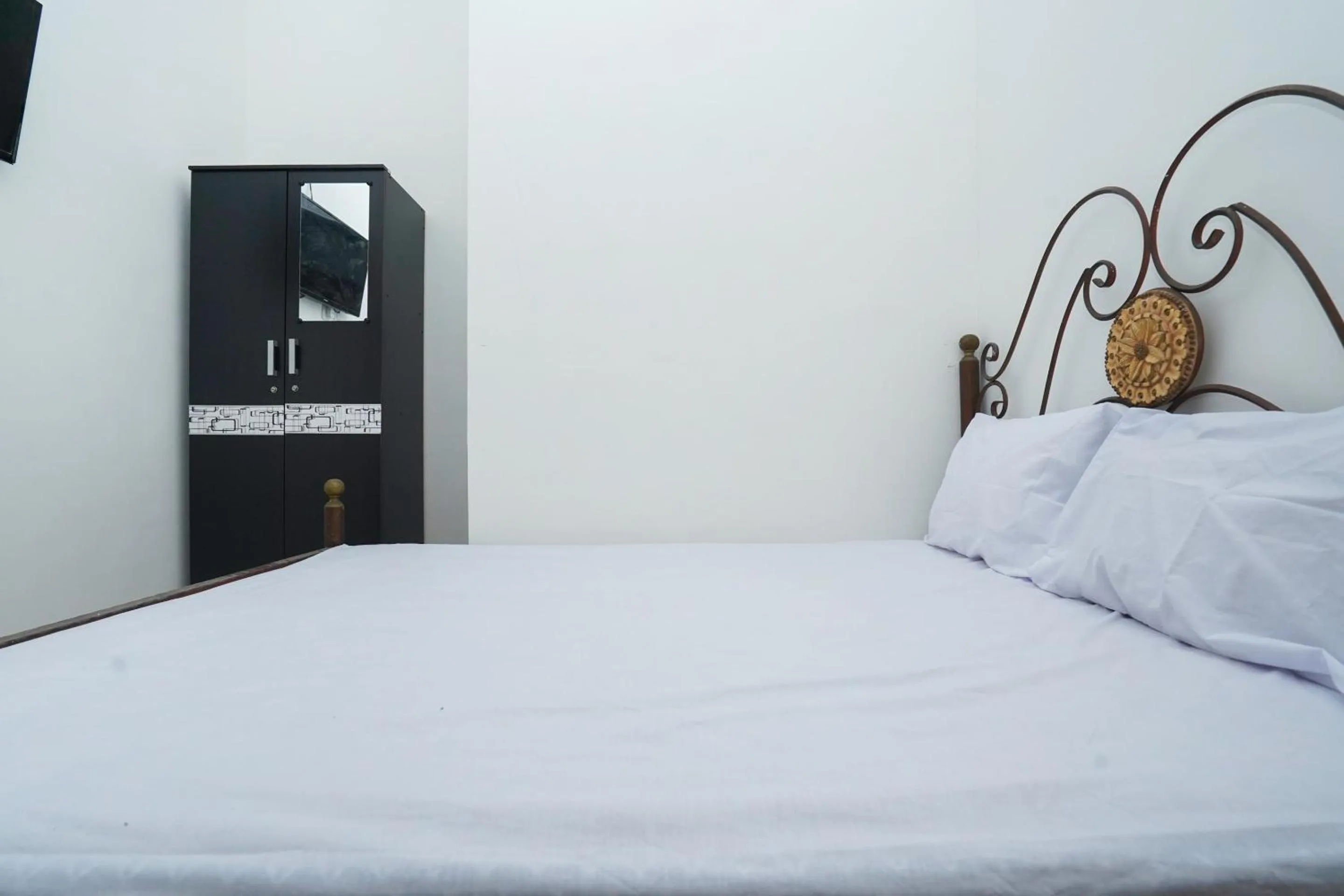 Bedroom, Bed in OYO Life 2498 Kost Putri Purimas 23