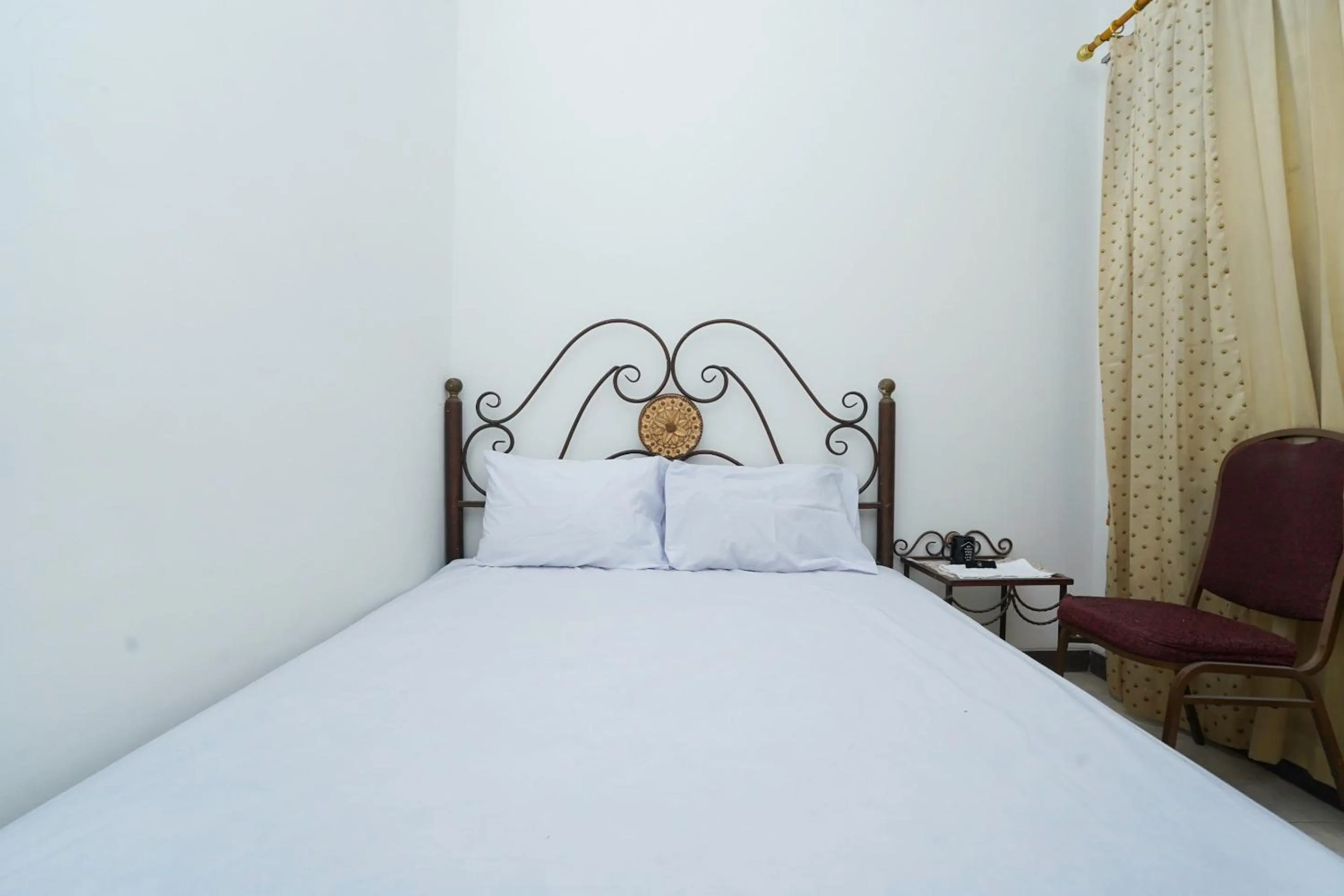 Bedroom, Bed in OYO Life 2498 Kost Putri Purimas 23