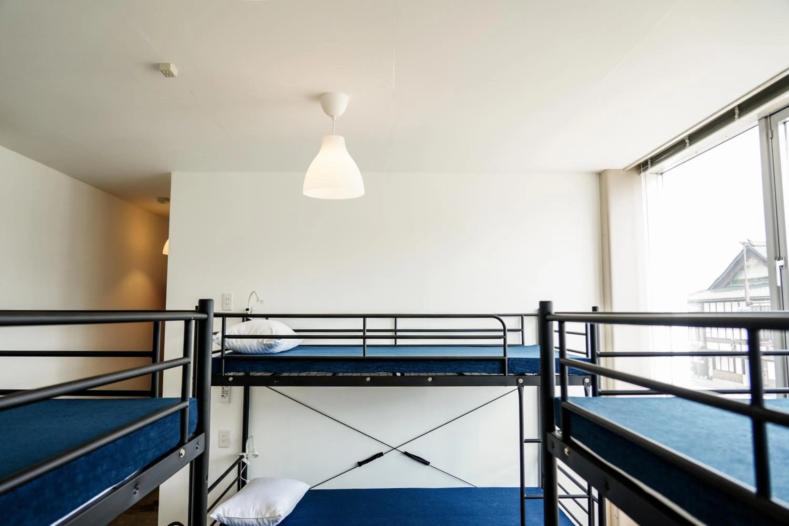 Bed in 商店街で暮らすように泊まる-アラシマホステル-