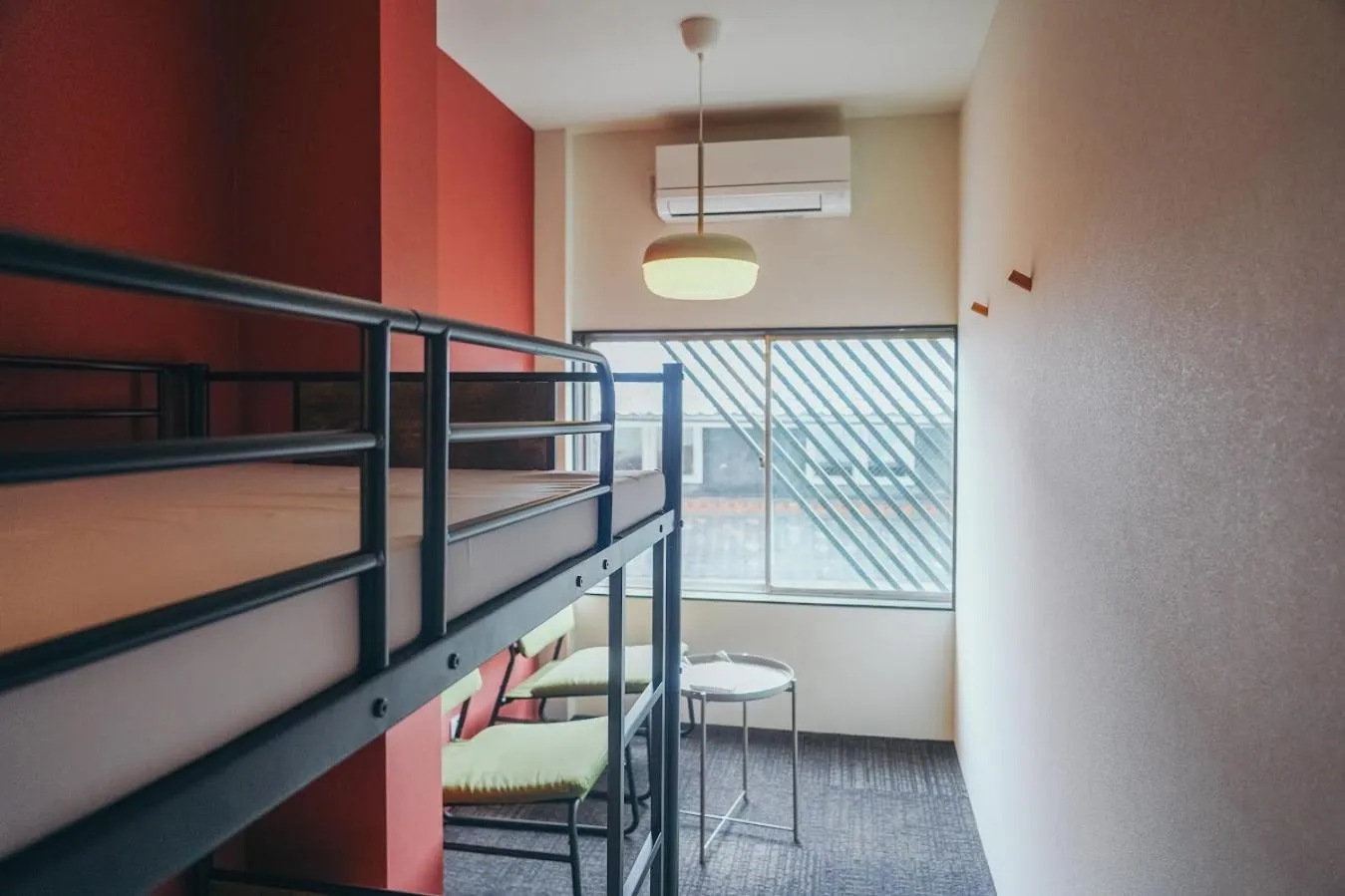 Bed in 商店街で暮らすように泊まる-アラシマホステル-