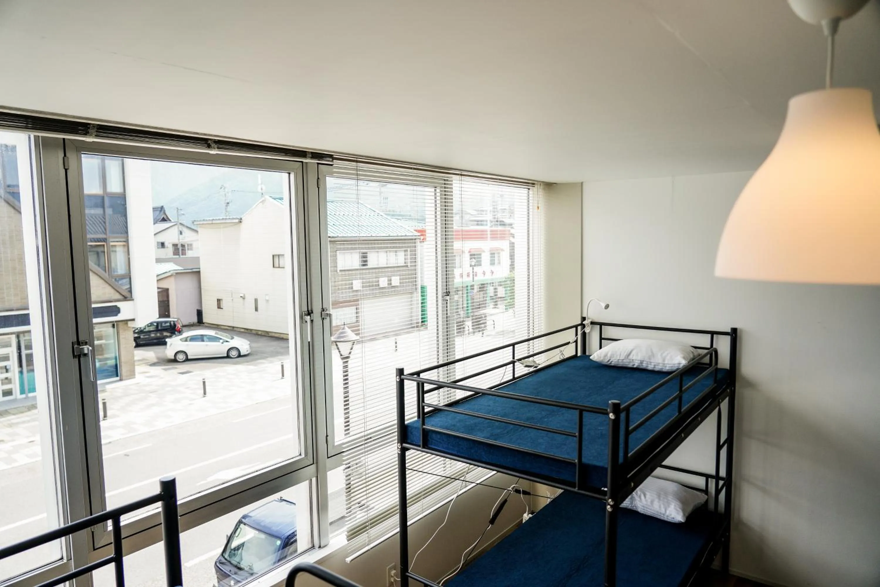 Bed in 商店街で暮らすように泊まる-アラシマホステル-