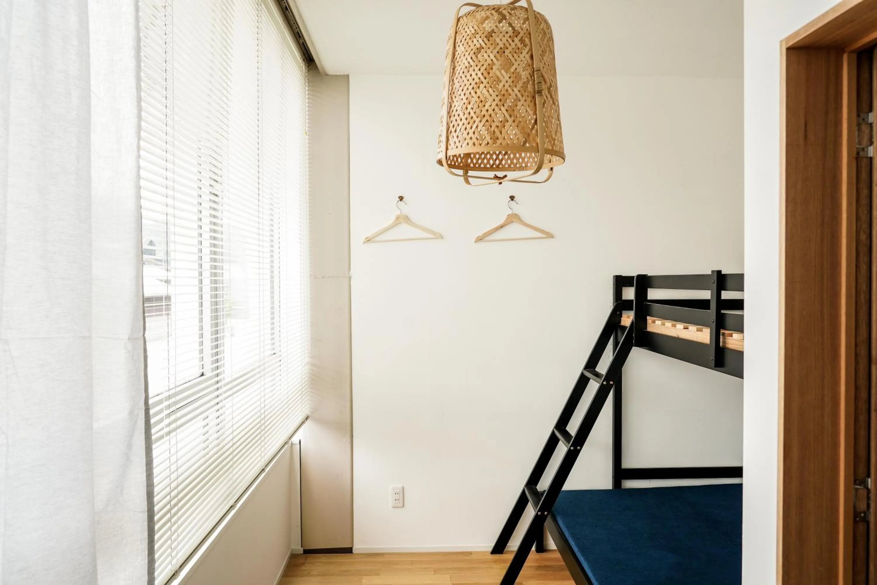 Bed in 商店街で暮らすように泊まる-アラシマホステル-