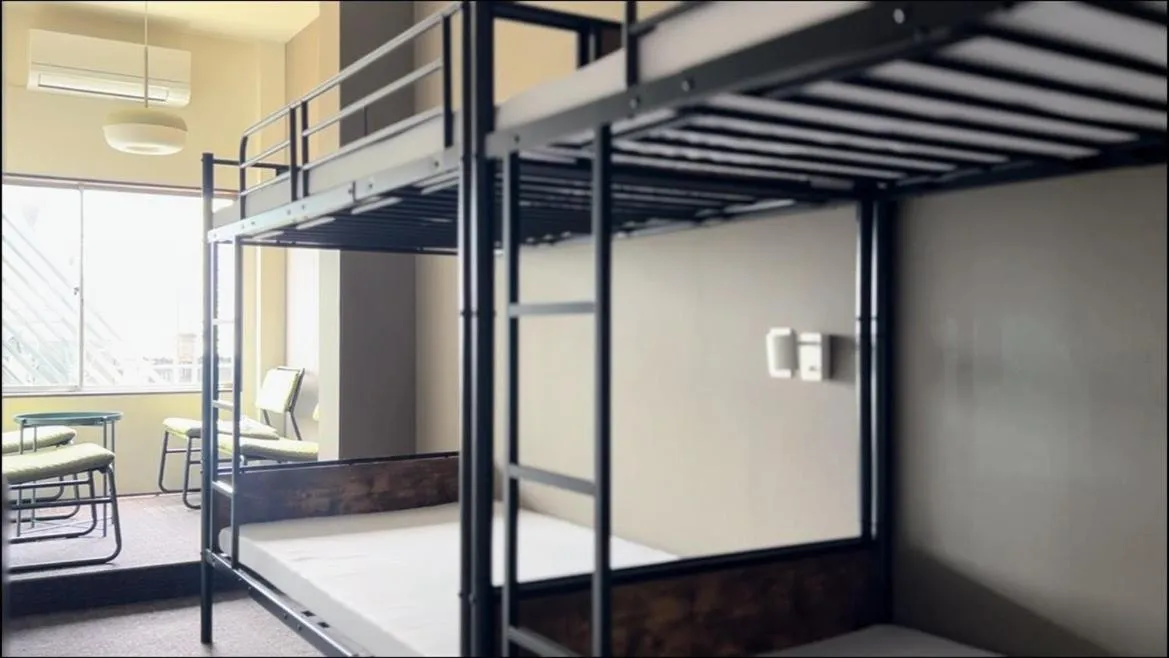 Bed in 商店街で暮らすように泊まる-アラシマホステル-