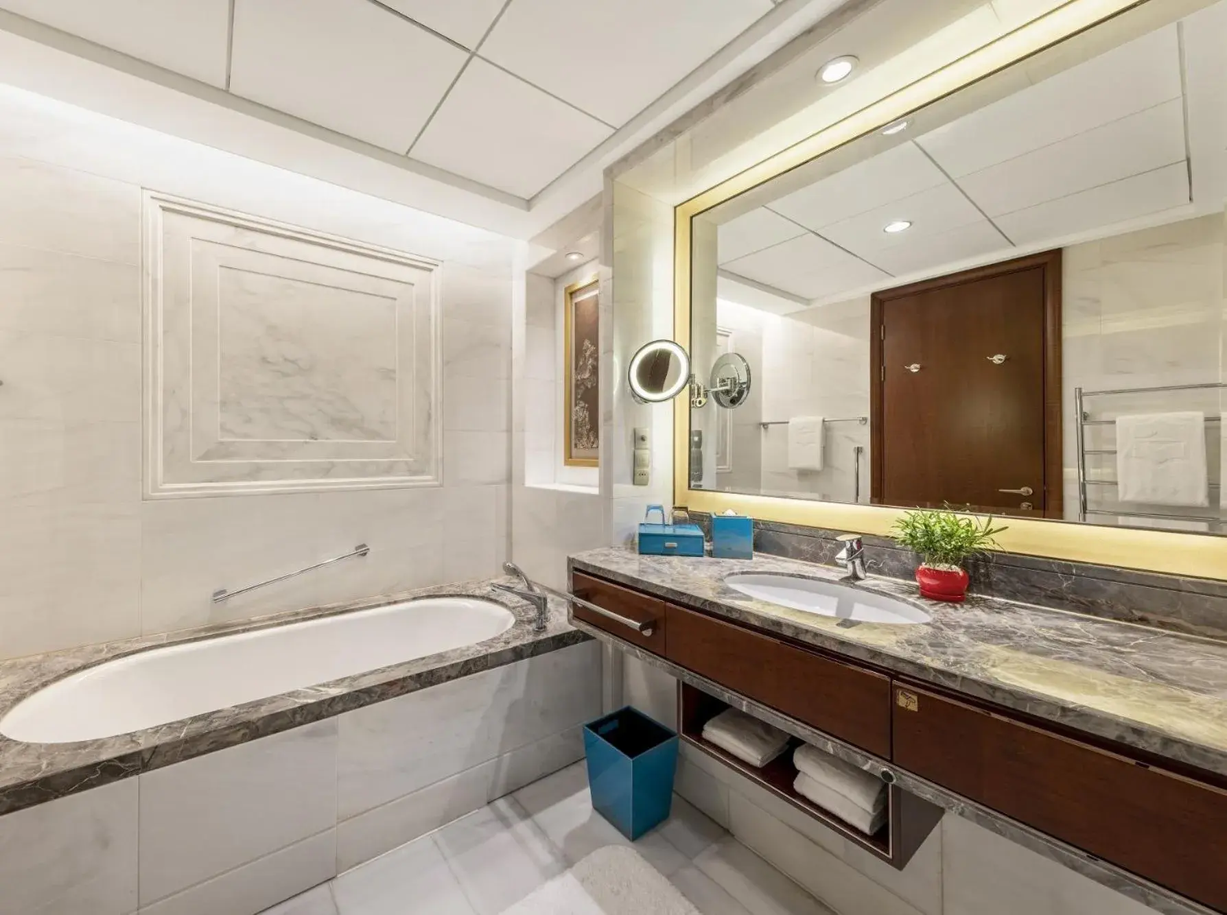 Horizon Deluxe Twin Room with City View and Lounge Access - single occupancy in Shangri-La Shenyang Horizon Deluxe Twin Room with City View and Lounge Access - single occupancy in Shangri-La Shenyang