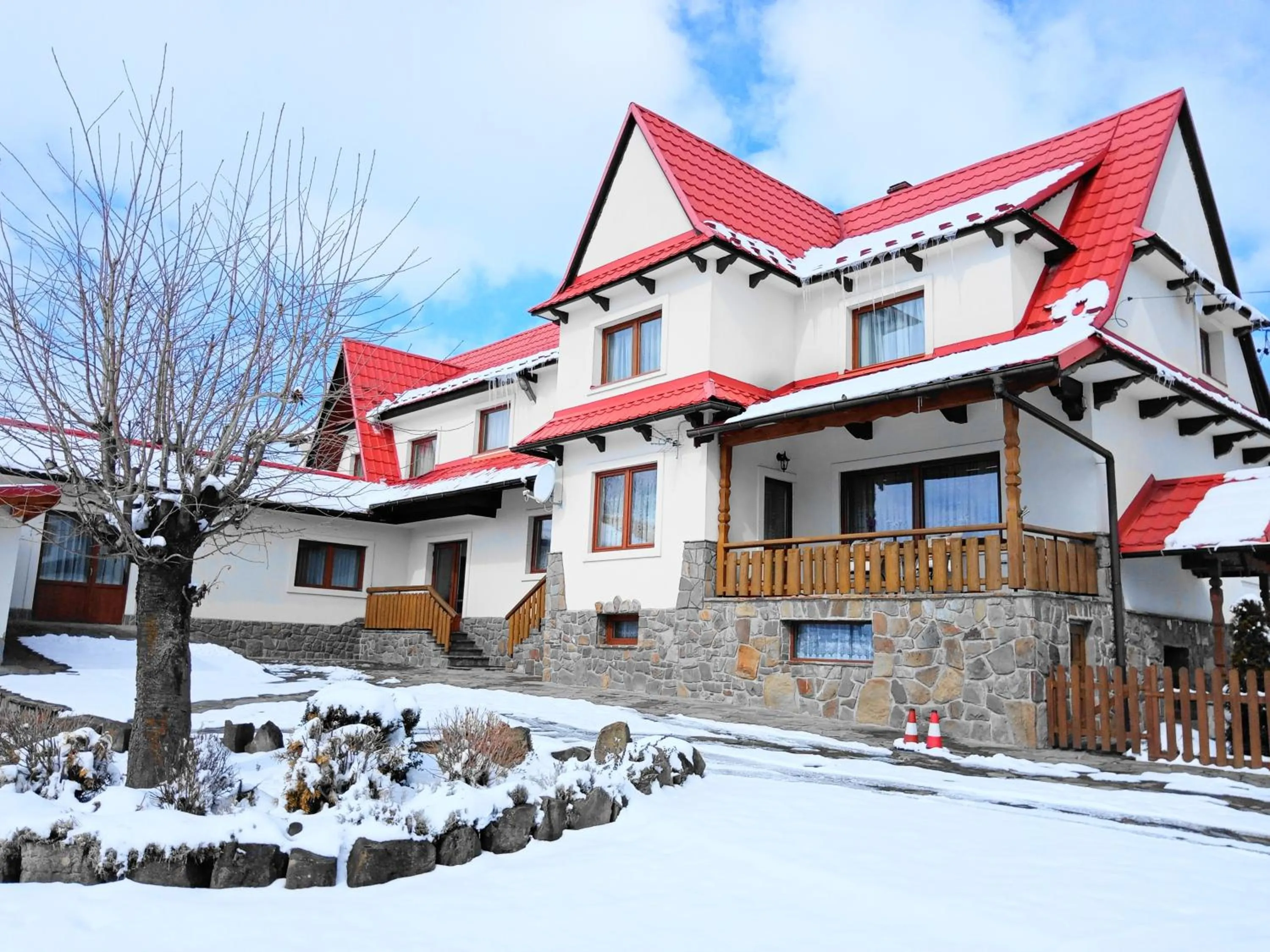 Property building in Pensjonat u Bartka - Wyzywienie na miejscu