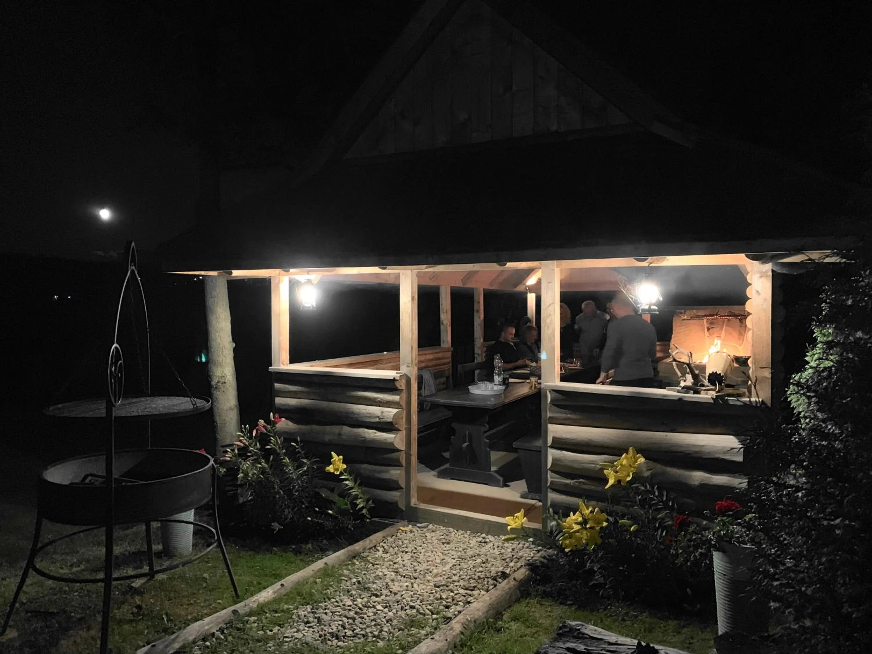 BBQ facilities in Pensjonat u Bartka - Wyzywienie na miejscu