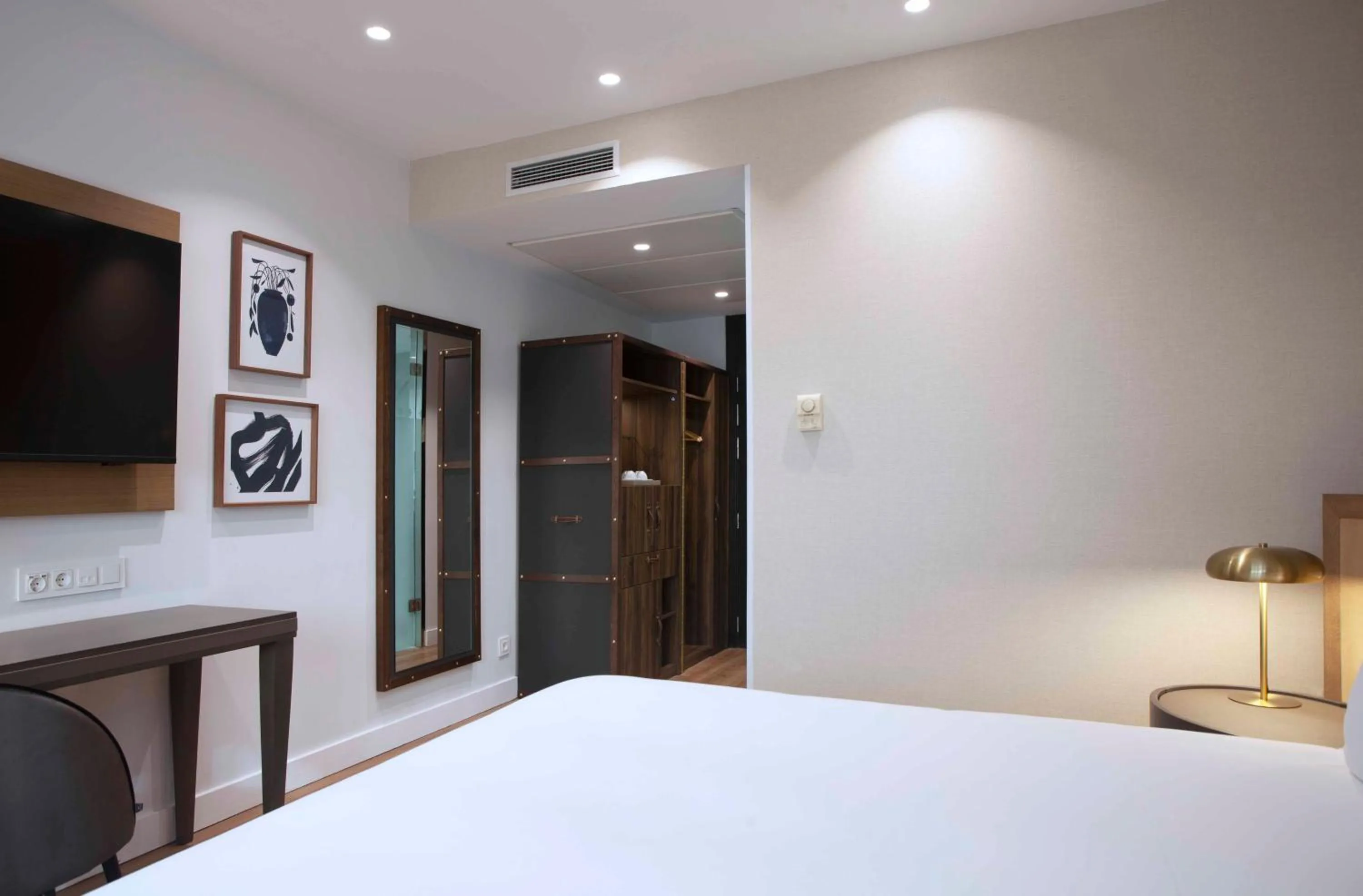 Bed in voco Madrid - Las Tablas by IHG