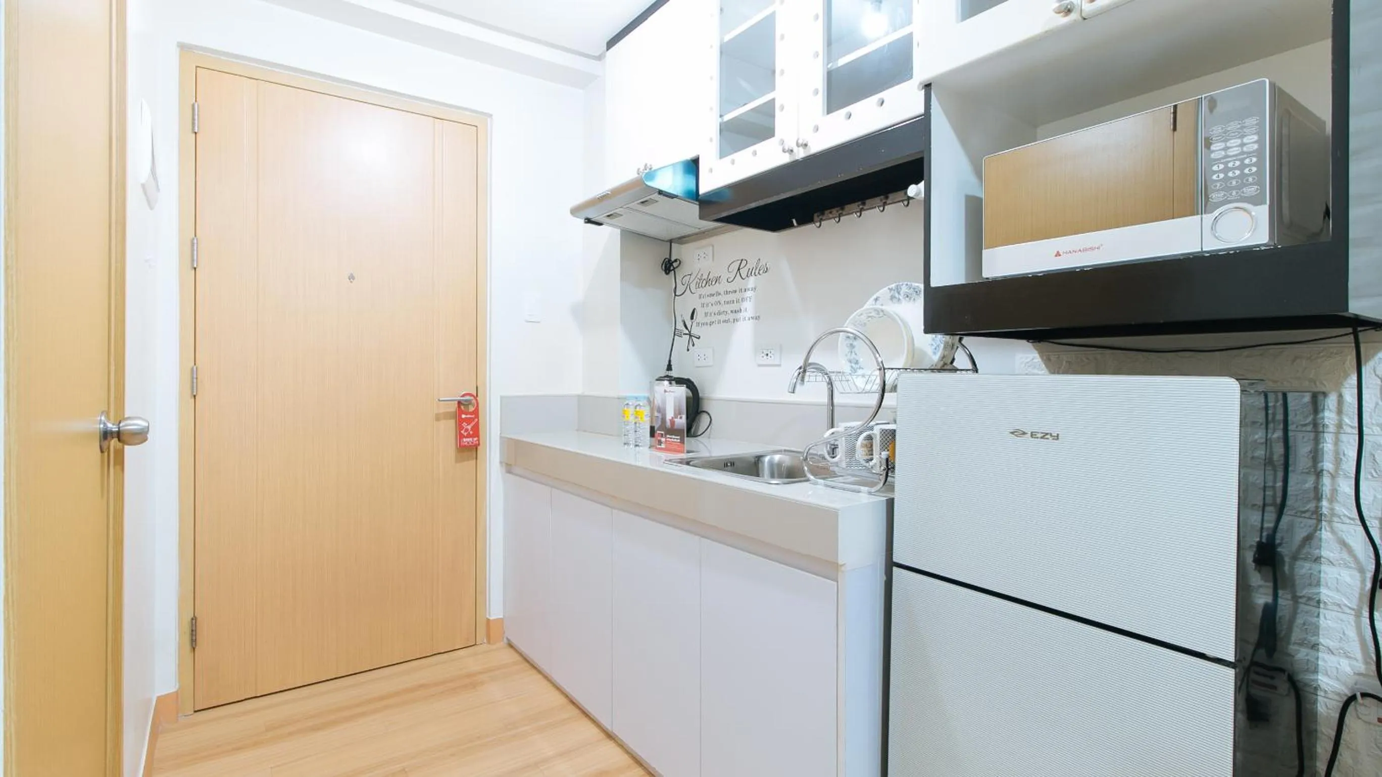 Kitchen or kitchenette, Kitchen/Kitchenette in RedDoorz Premium @ SMDC Fairview 2