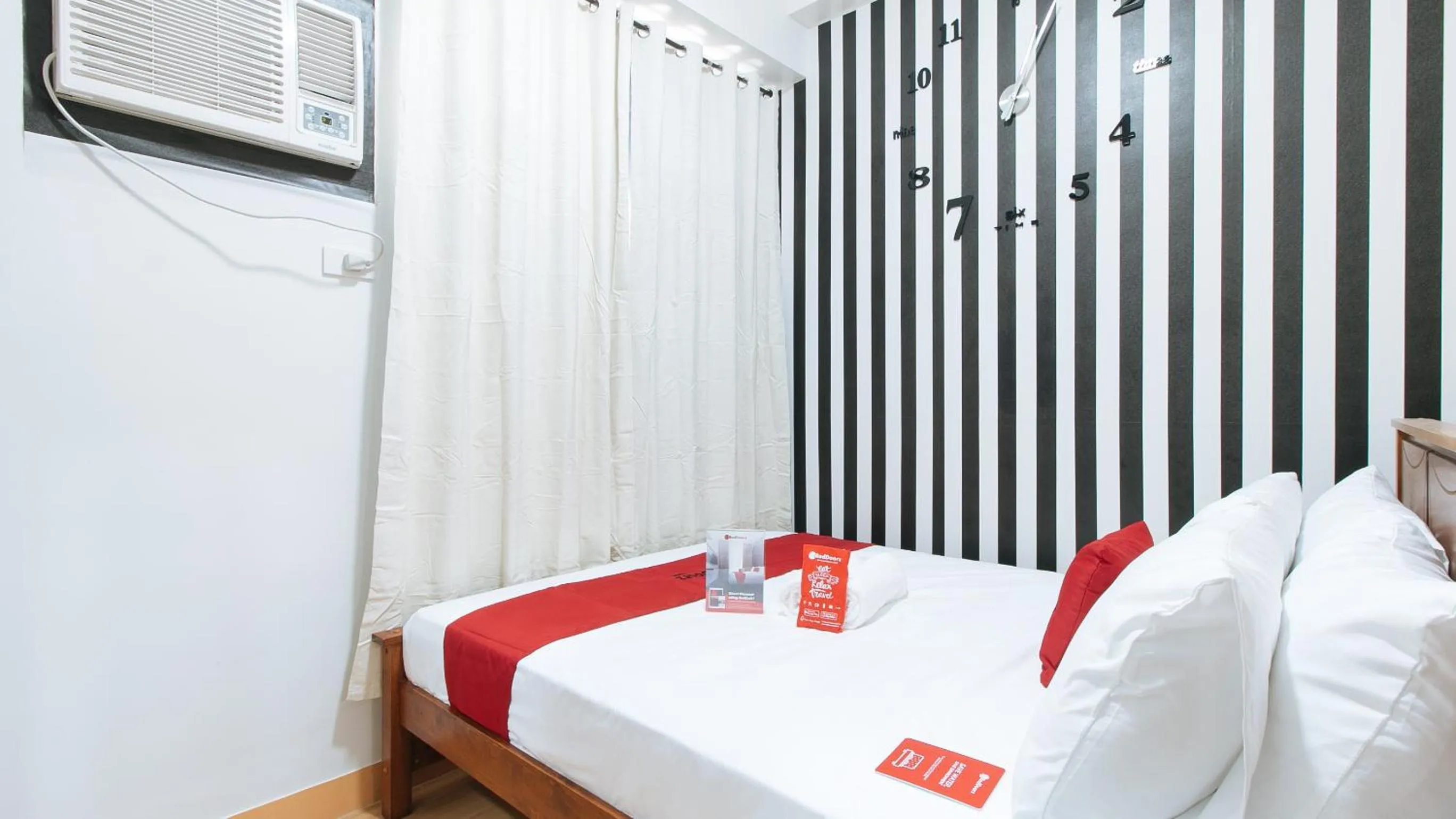 Photo of the whole room in RedDoorz Premium @ SMDC Fairview 2