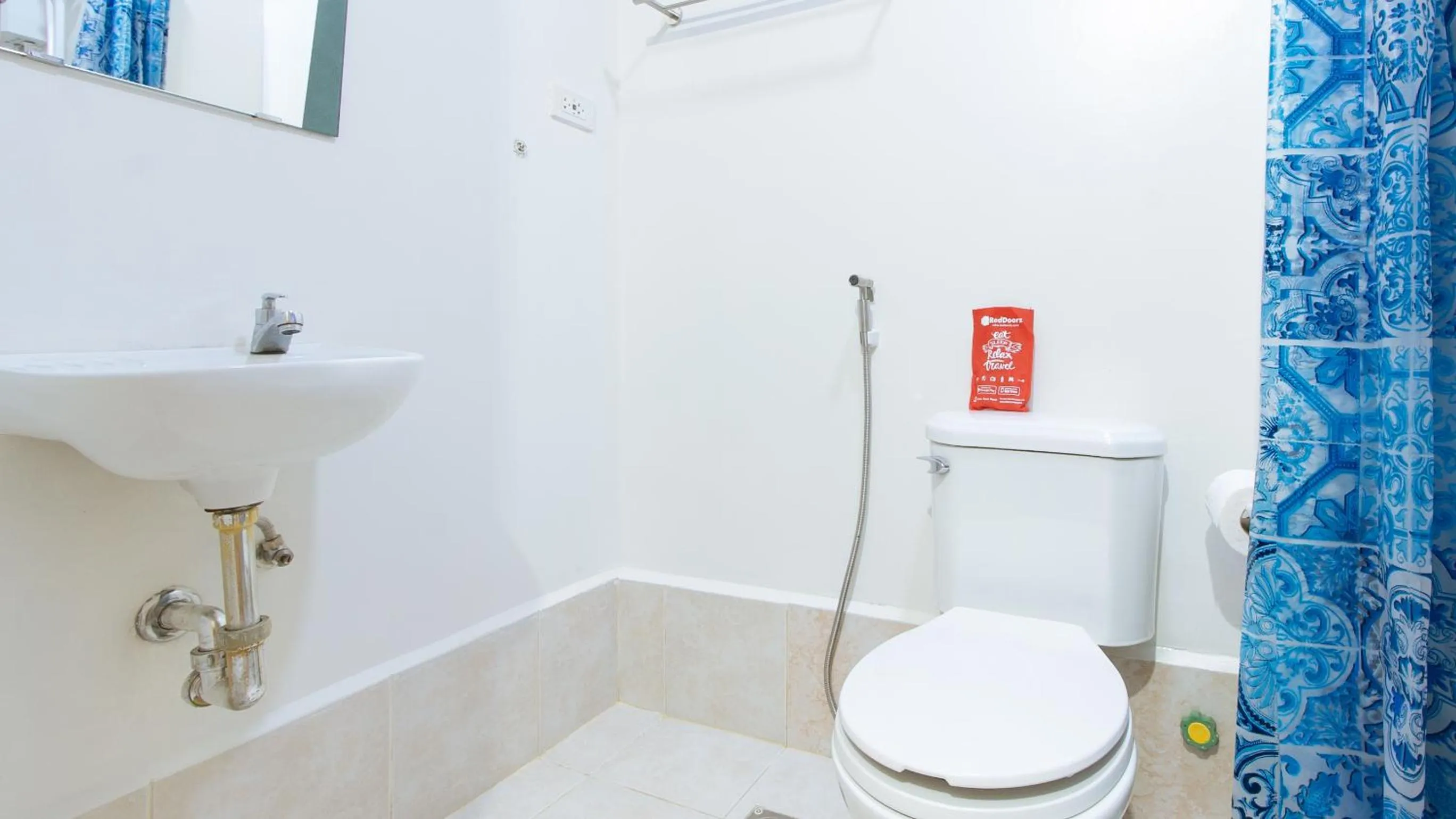 Bathroom in RedDoorz Premium @ SMDC Fairview 2