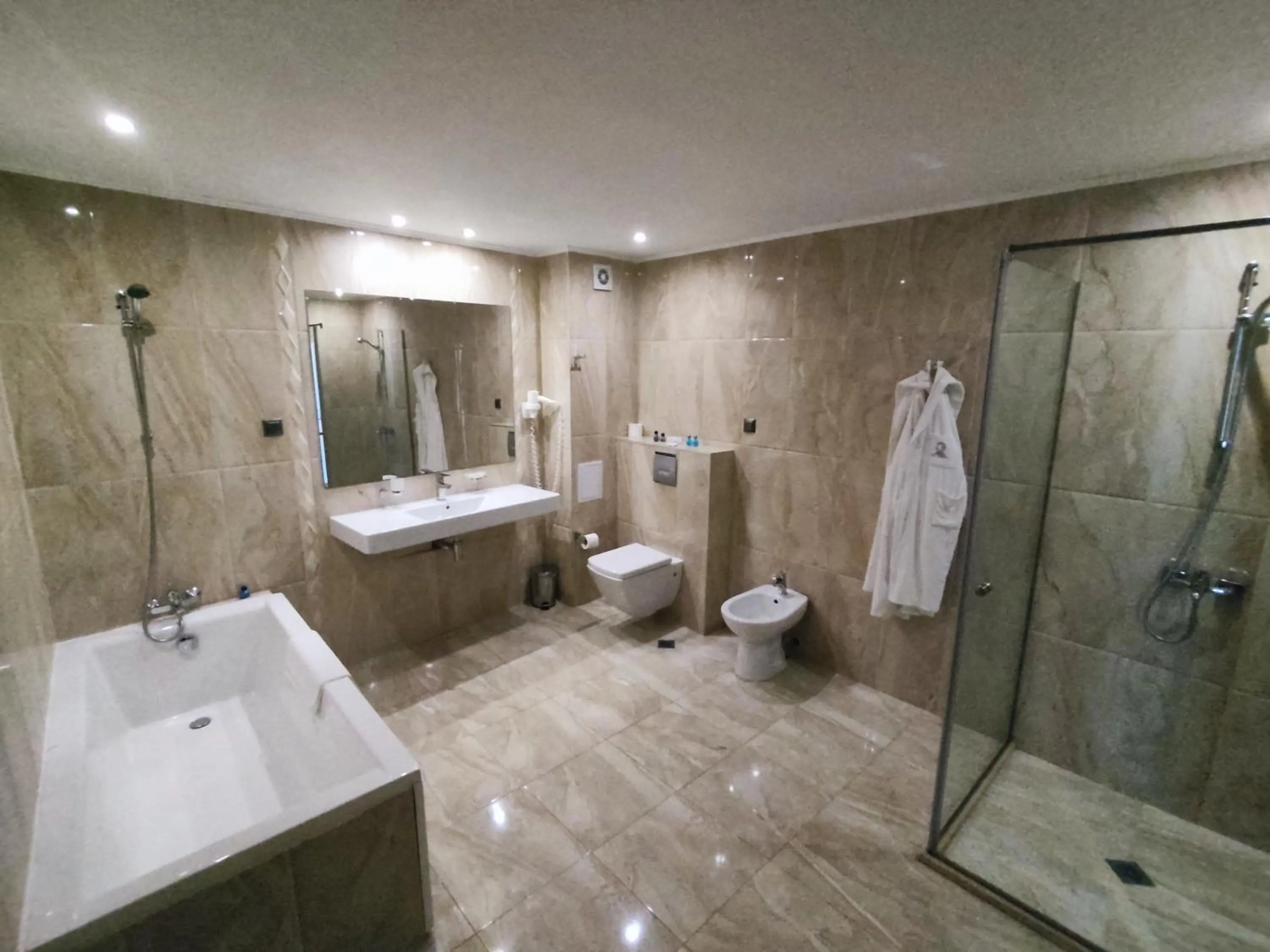 Shower in Moonlight Hotel - All Inclusive