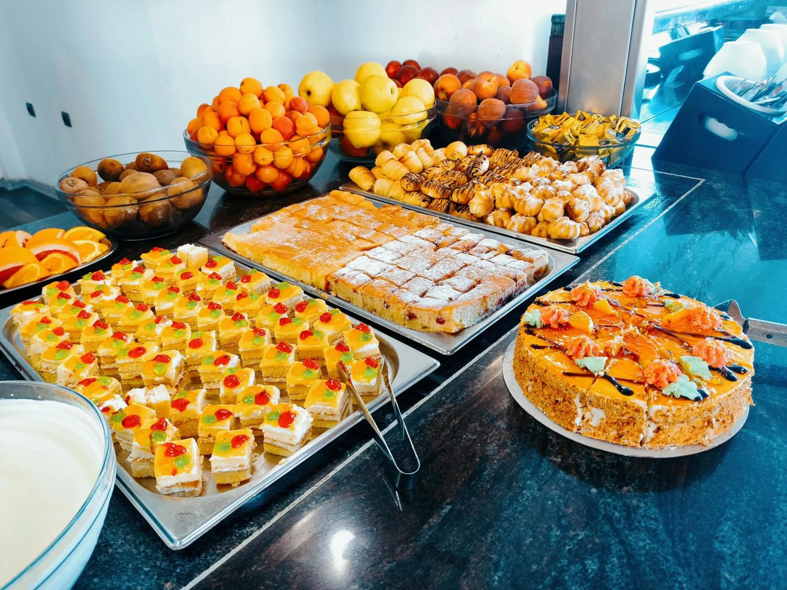 Food in Moonlight Hotel - All Inclusive