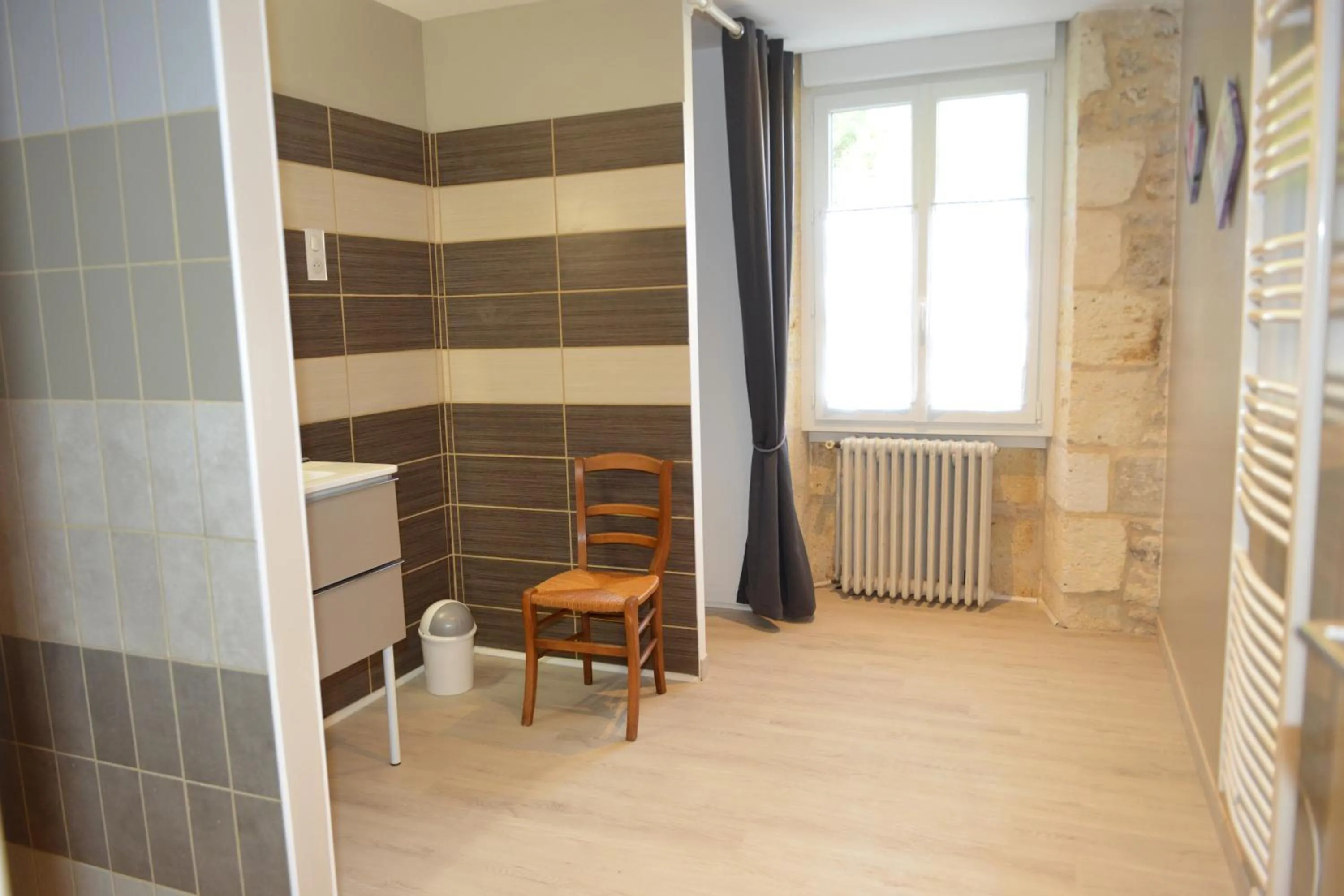 Bathroom in Jardin d'arcy - chambres d'hôtes avec piscine et SPA