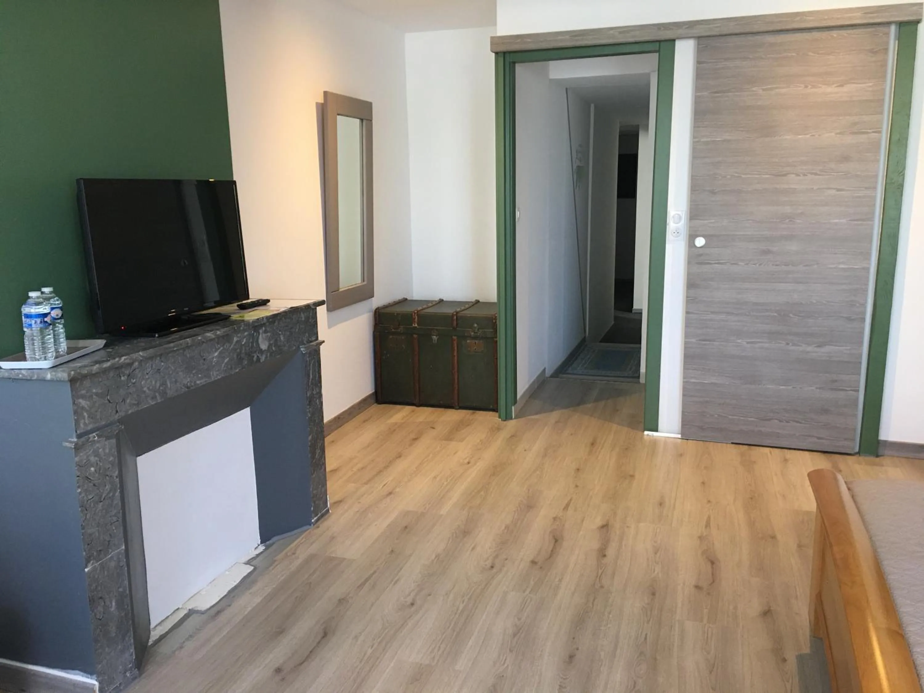 Bedroom in Jardin d'arcy - chambres d'hôtes avec piscine et SPA