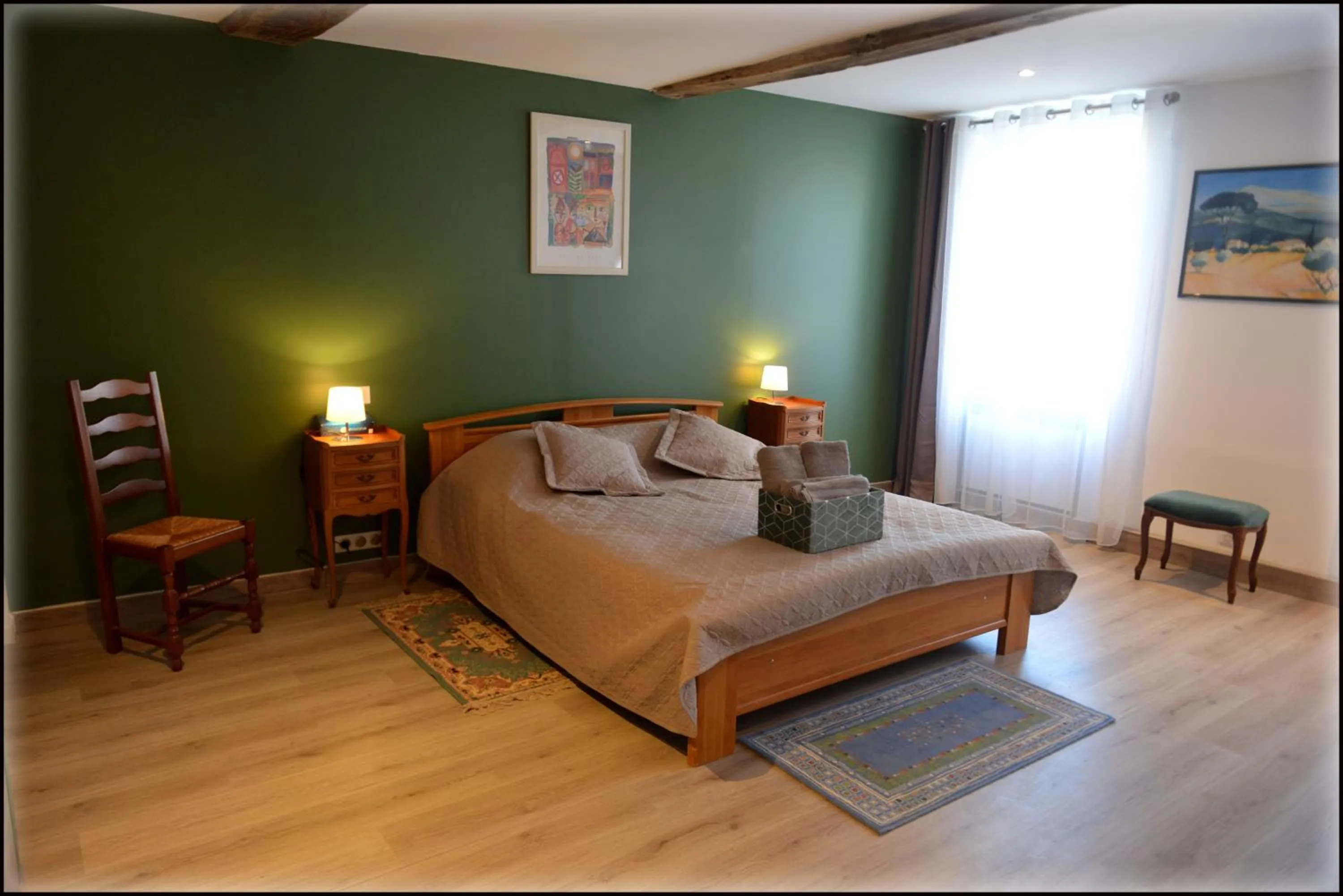Photo of the whole room, Bed in Jardin d'arcy - chambres d'hôtes avec piscine et SPA
