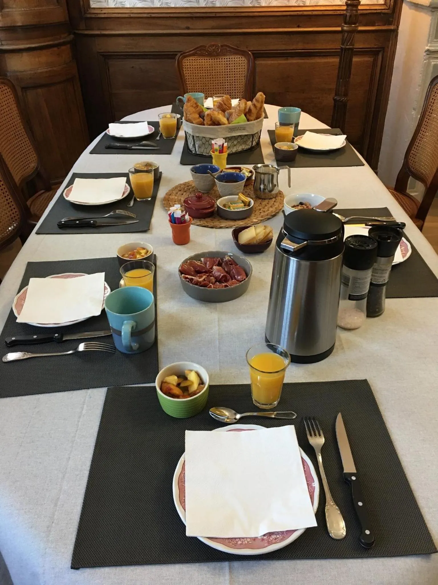 Breakfast in Jardin d'arcy - chambres d'hôtes avec piscine et SPA