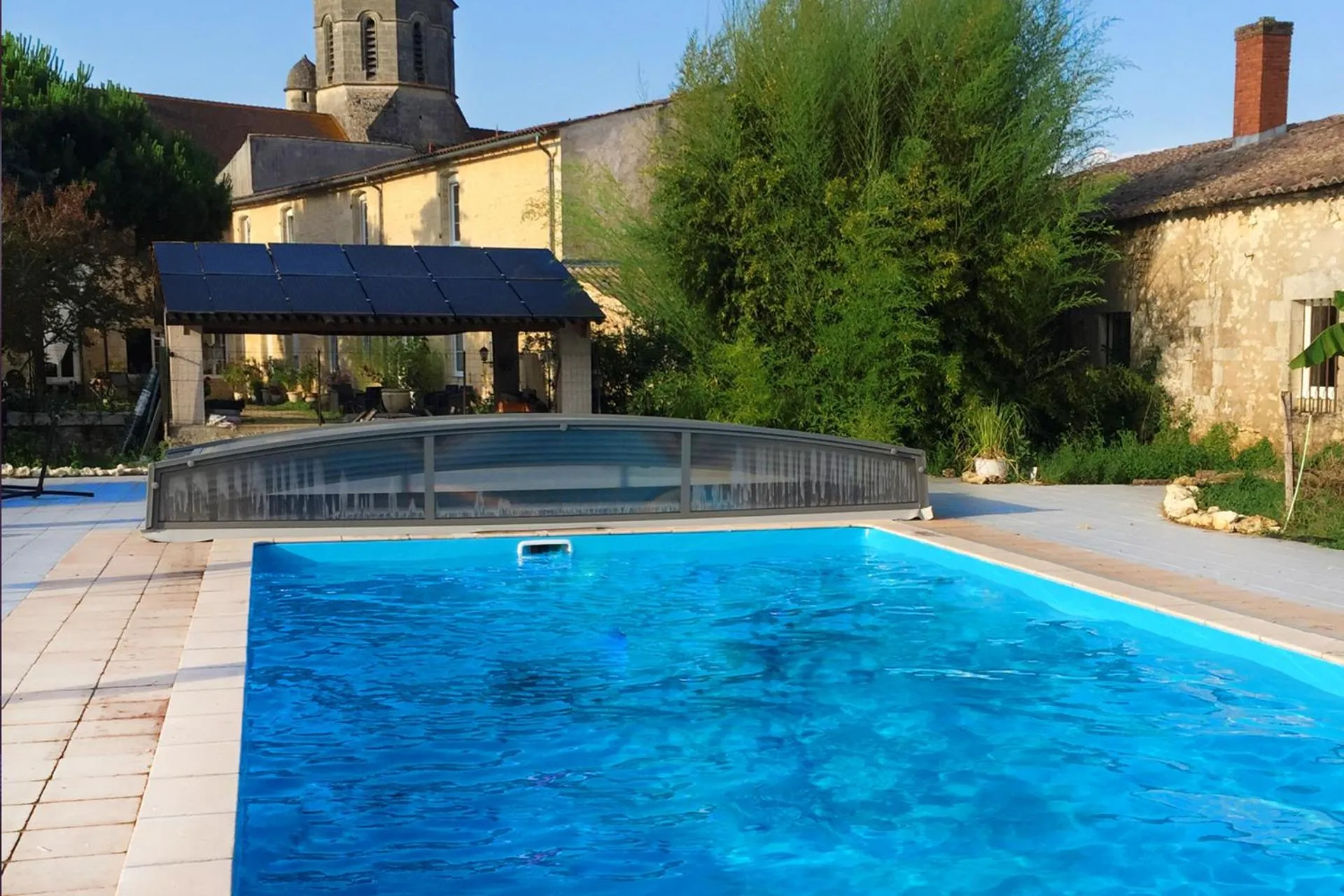 Pool view in Jardin d'arcy - chambres d'hôtes avec piscine et SPA