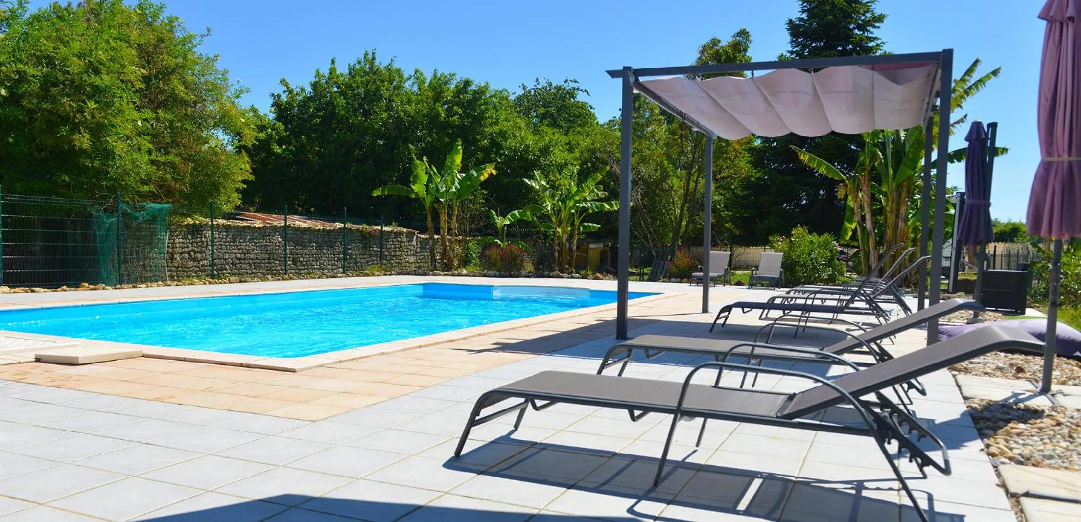 Swimming pool in Jardin d'arcy - chambres d'hôtes avec piscine et SPA