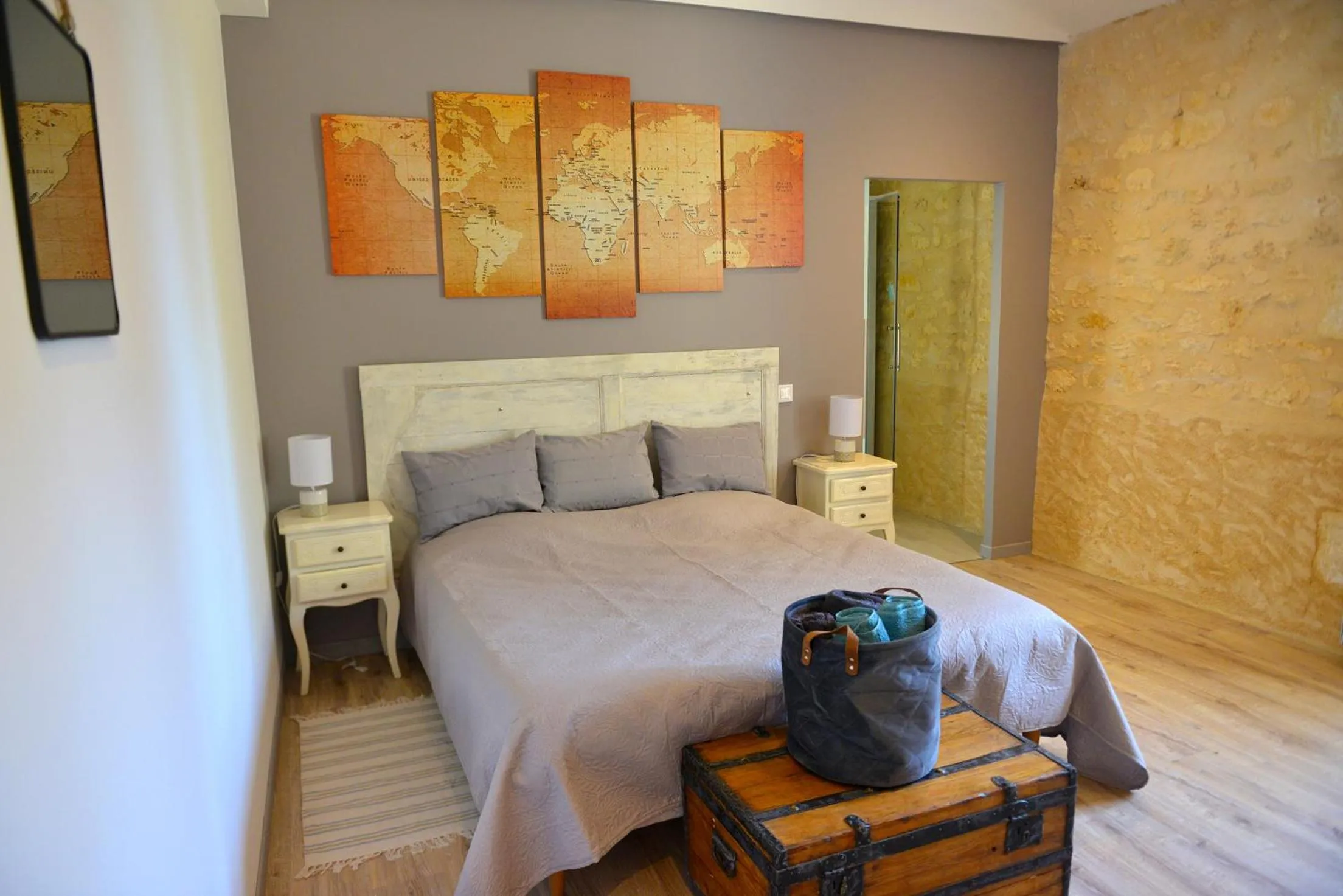 Bed in Jardin d'arcy - chambres d'hôtes avec piscine et SPA